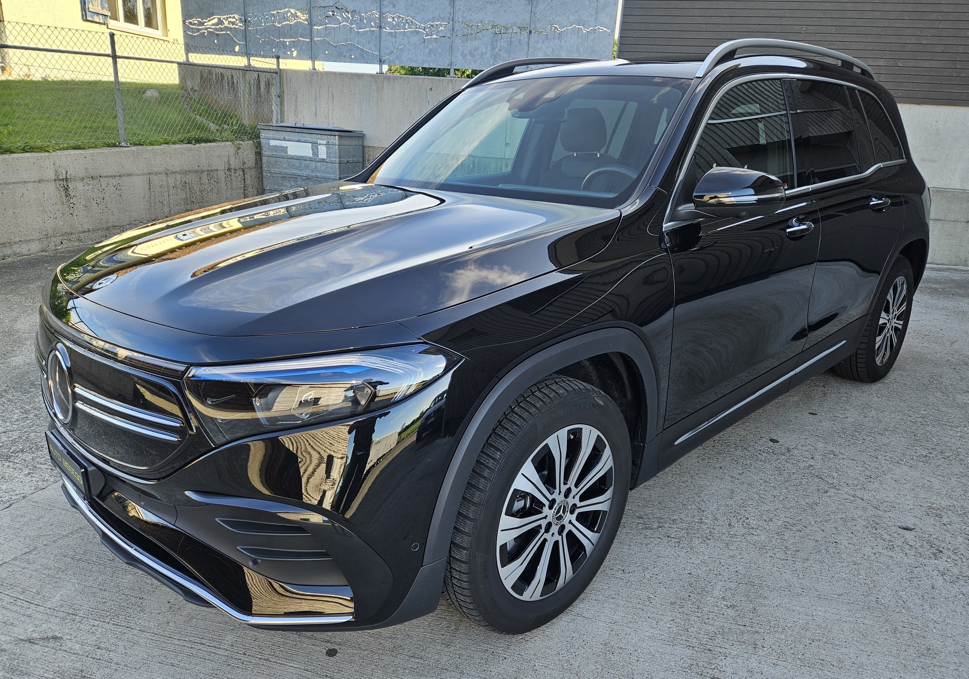 MERCEDES-BENZ EQB 250+ AMG-Line (70,5 kWh) mit 7-Sitzplätzen-showroom-element-2