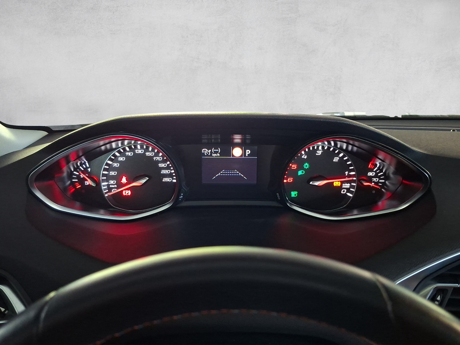 PEUGEOT 308 1.5 BlueHDi Tech Edition-image-9