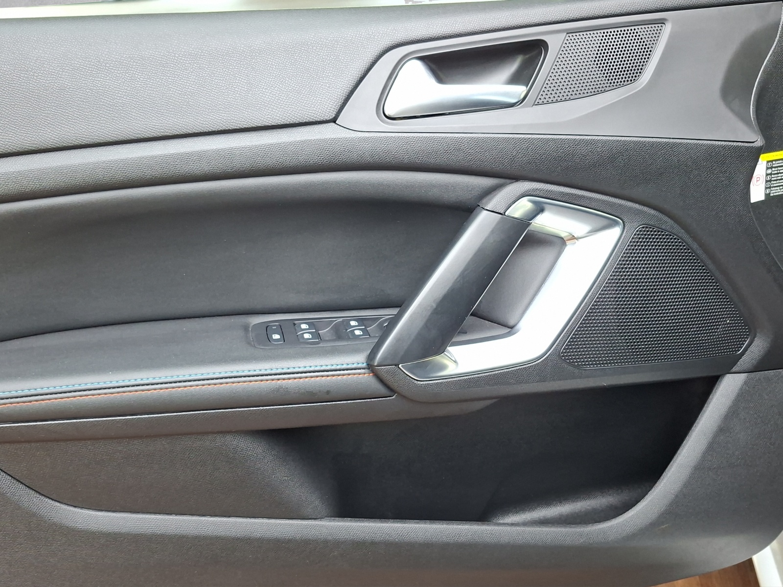PEUGEOT 308 1.5 BlueHDi Tech Edition-image-12
