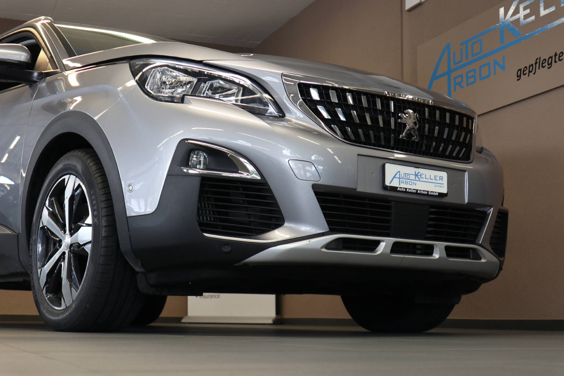 PEUGEOT 3008 1.2 PureTech Allure-image-4