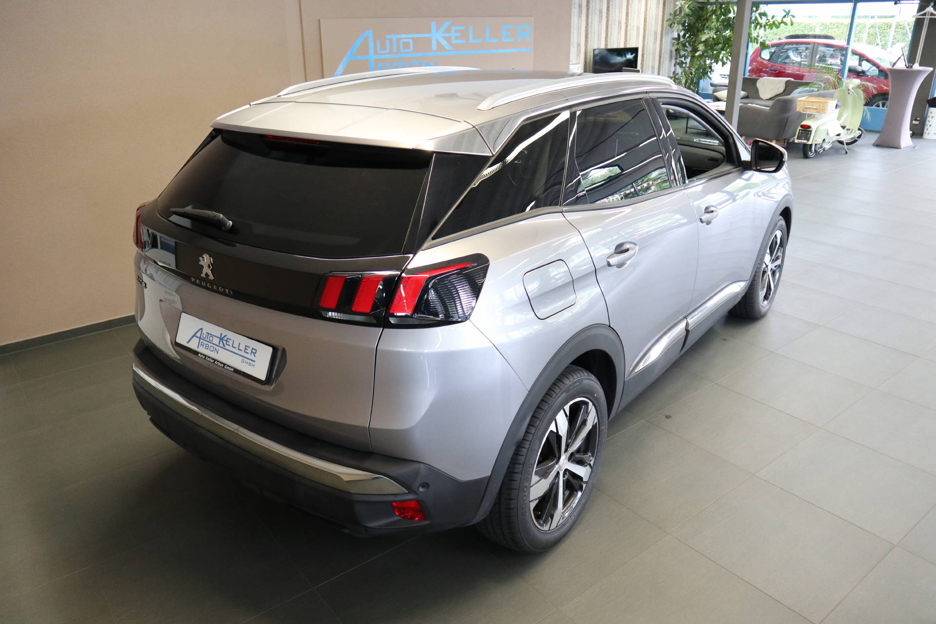 PEUGEOT 3008 1.2 PureTech Allure-image-6