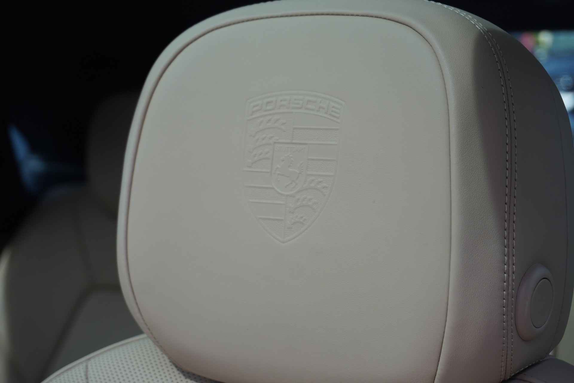PORSCHE Cayenne S Coupé Platinum Edition-image-44