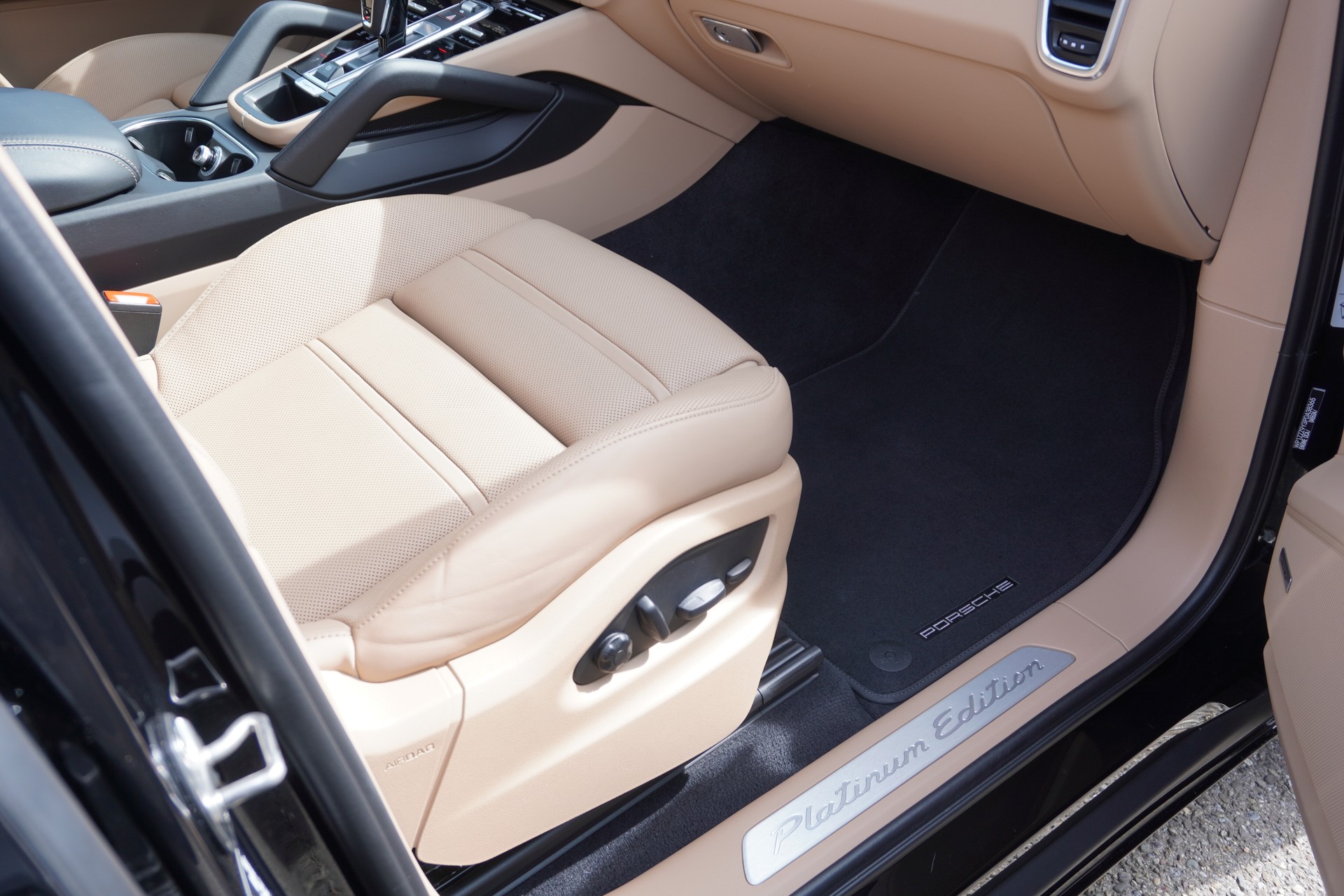 PORSCHE Cayenne S Coupé Platinum Edition-image-46