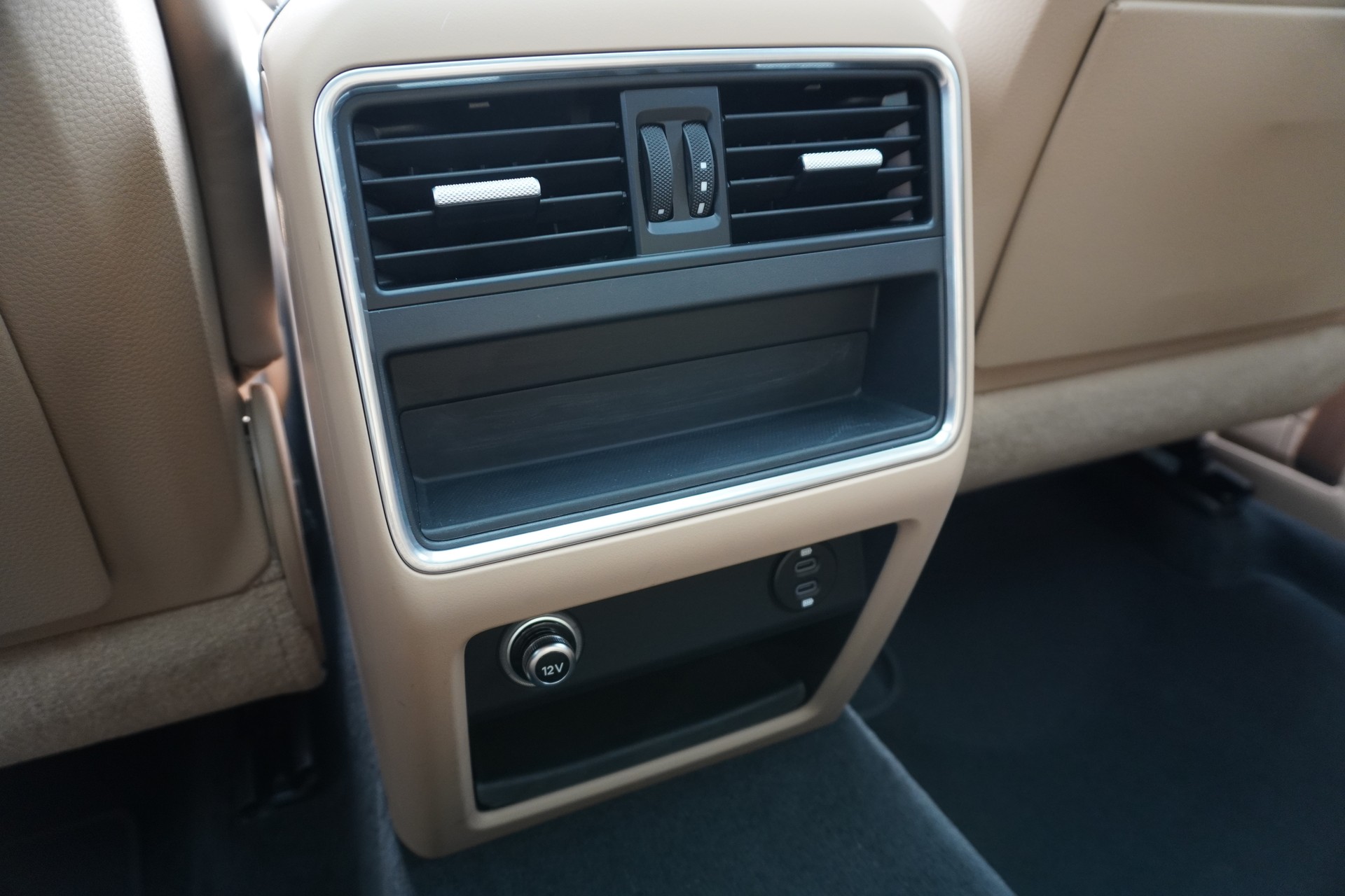 PORSCHE Cayenne S Coupé Platinum Edition-image-15
