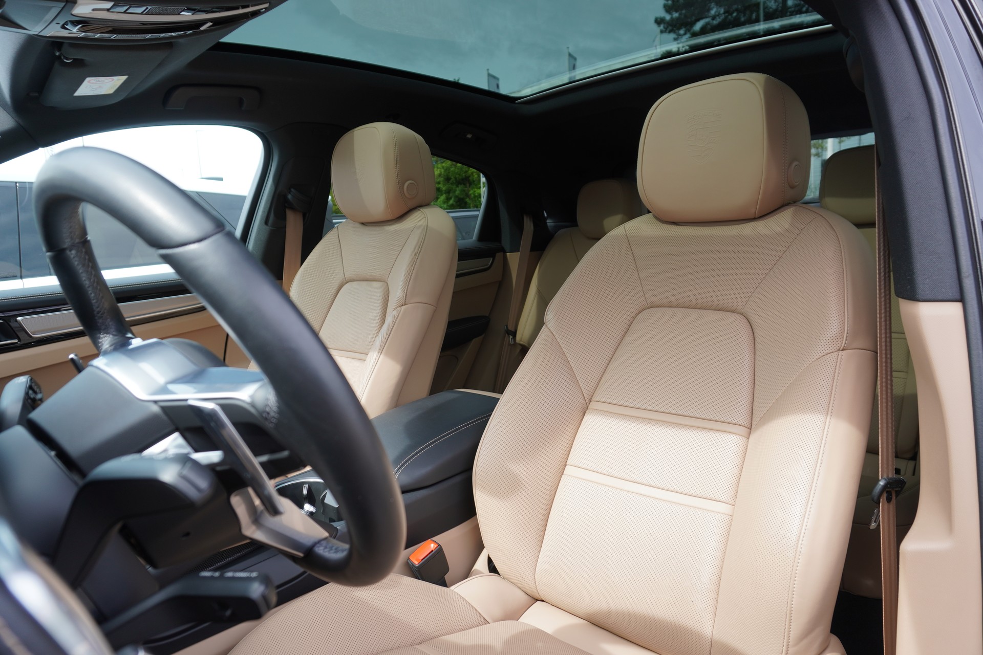 PORSCHE Cayenne S Coupé Platinum Edition-image-13
