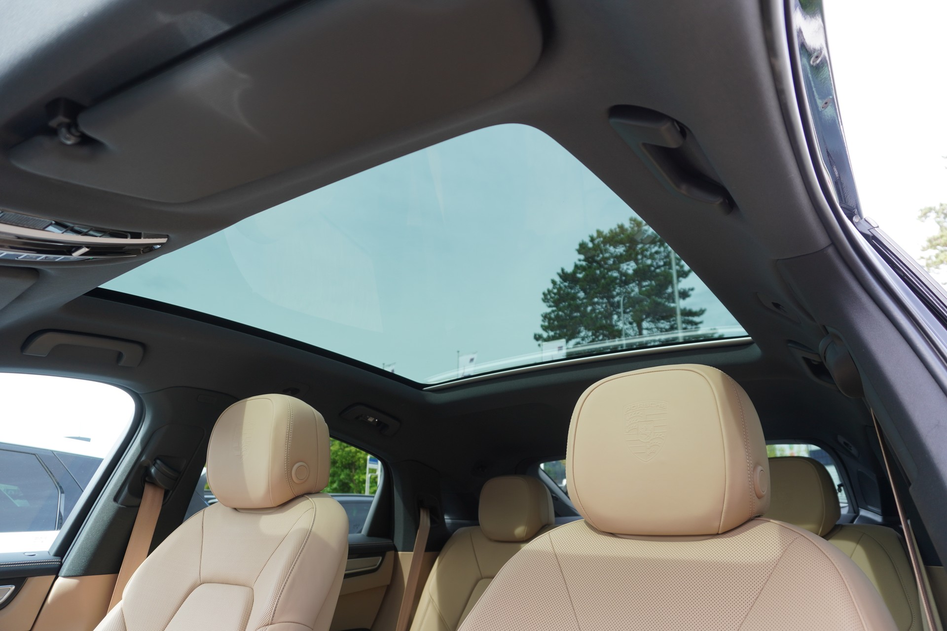 PORSCHE Cayenne S Coupé Platinum Edition-image-43