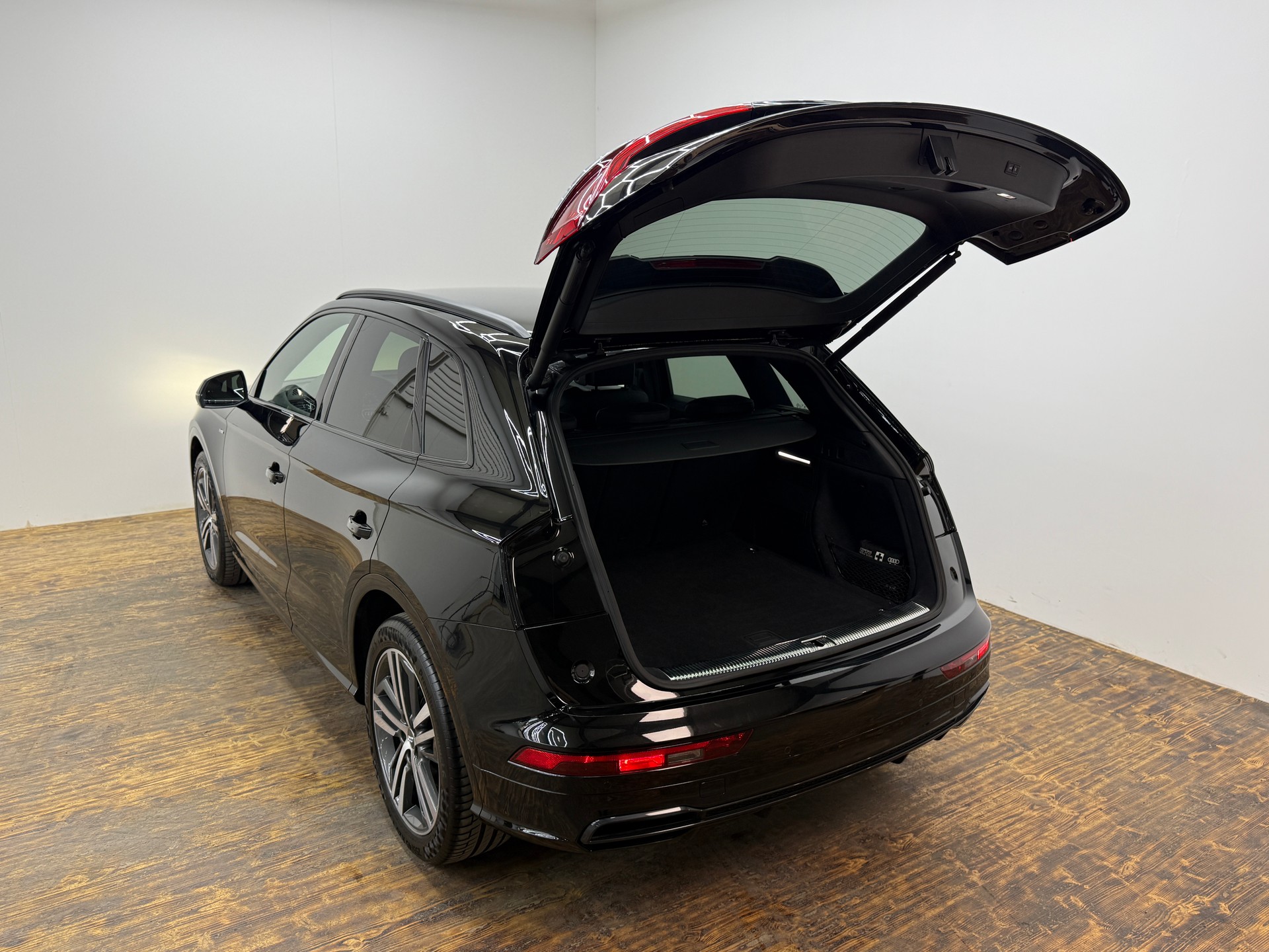 AUDI Q5 2.0 TFSI sport quattro S-tronic-image-22