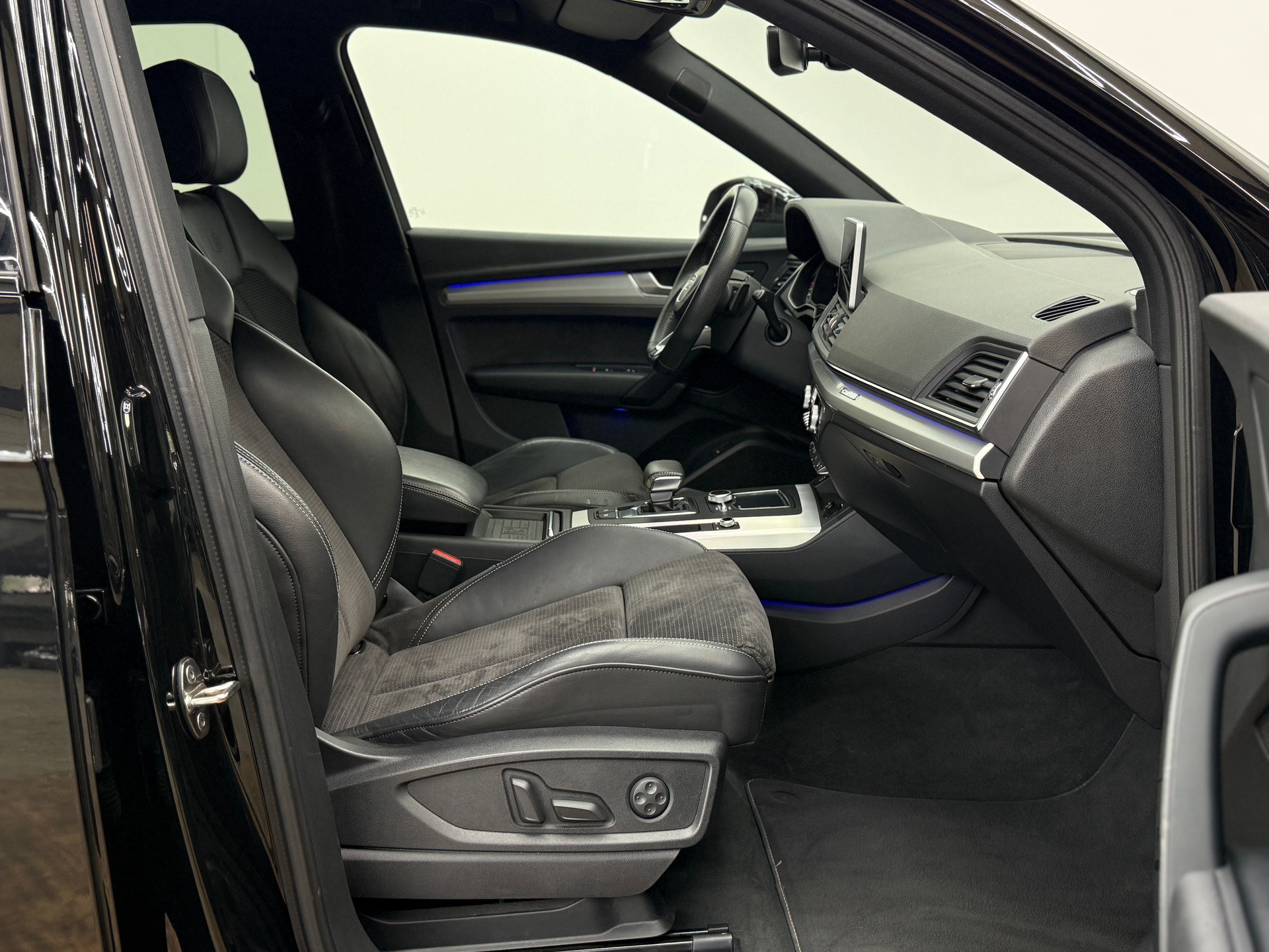 AUDI Q5 2.0 TFSI sport quattro S-tronic-image-19