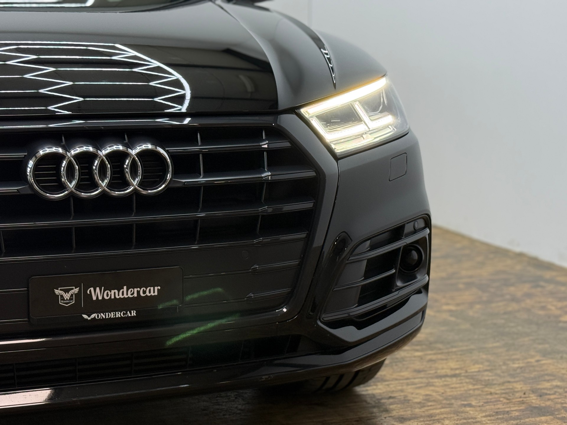 AUDI Q5 2.0 TFSI sport quattro S-tronic-showroom-element-3