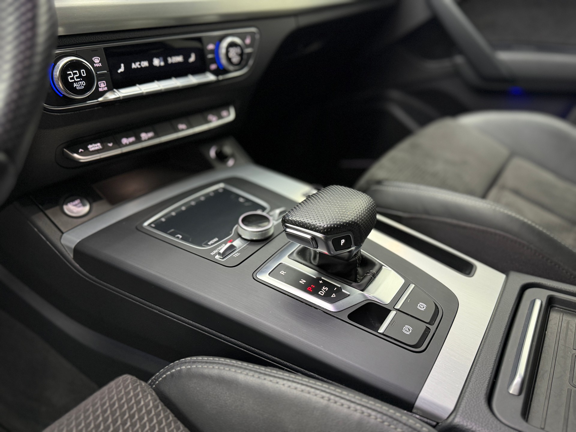 AUDI Q5 2.0 TFSI sport quattro S-tronic-image-27
