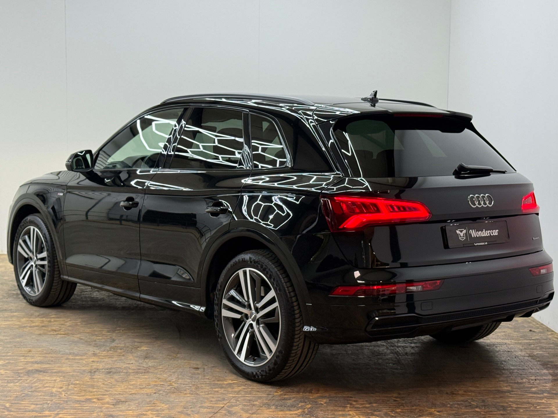 AUDI Q5 2.0 TFSI sport quattro S-tronic-image-8