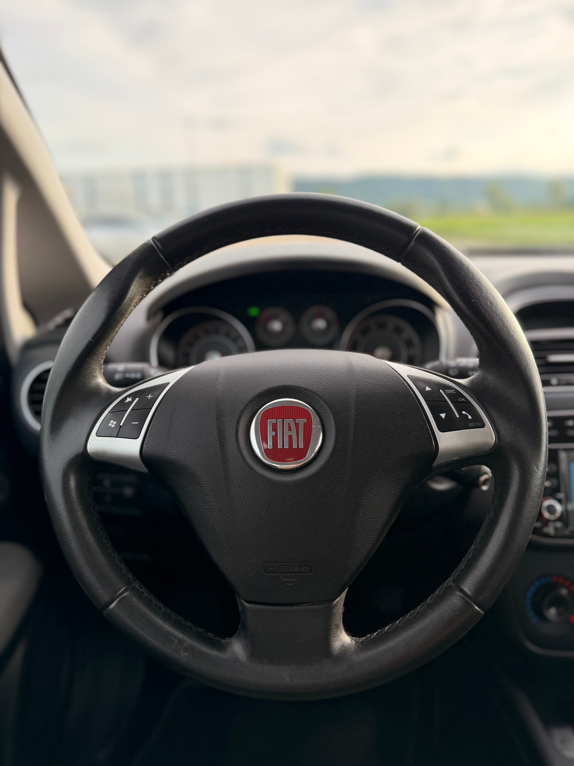 FIAT Punto 1.4 Dynamic ** Digitales Display, Rückfahrkamera, Navigationssystem**-image-18
