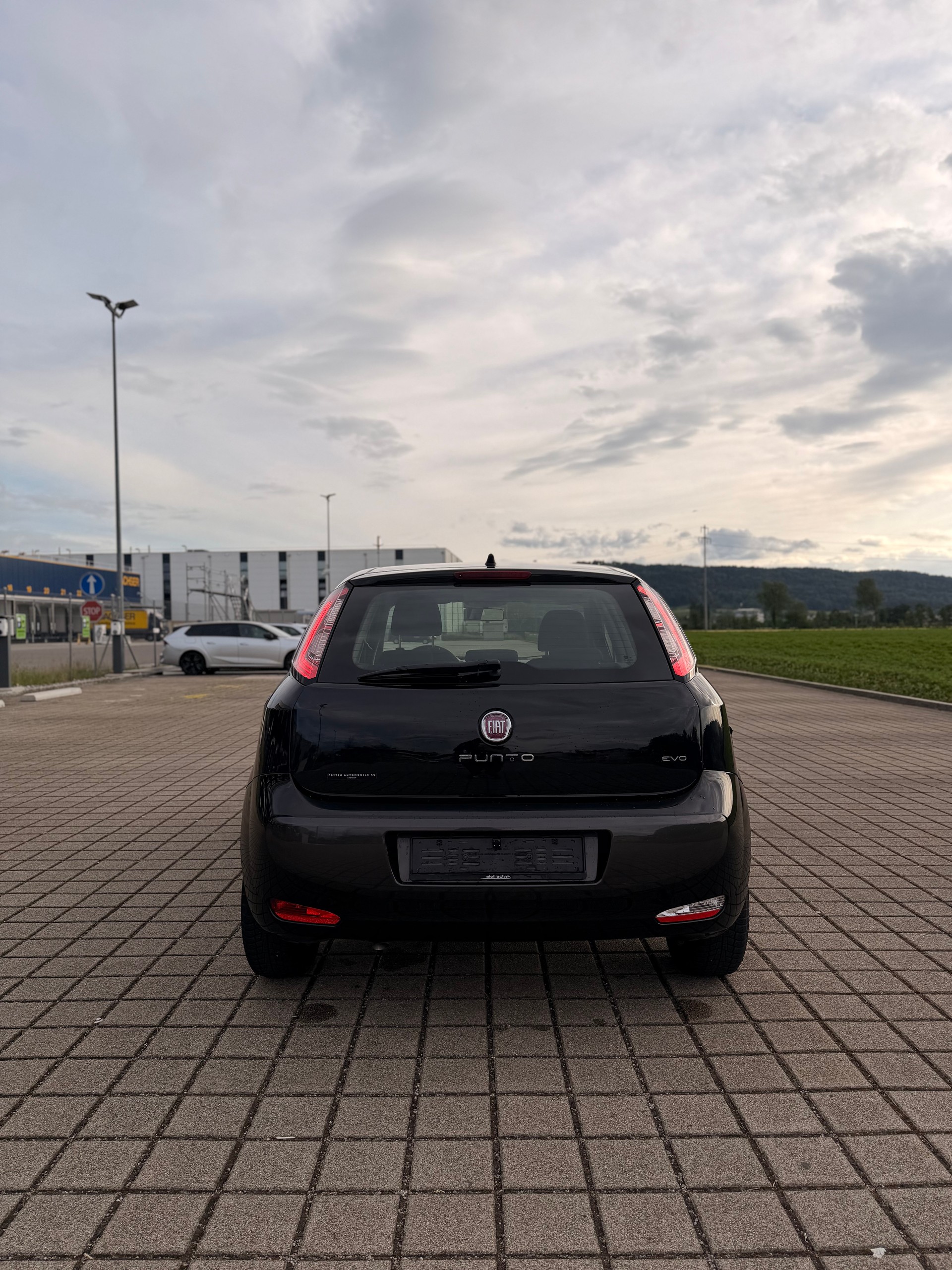 FIAT Punto 1.4 Dynamic ** Digitales Display, Rückfahrkamera, Navigationssystem**-image-9