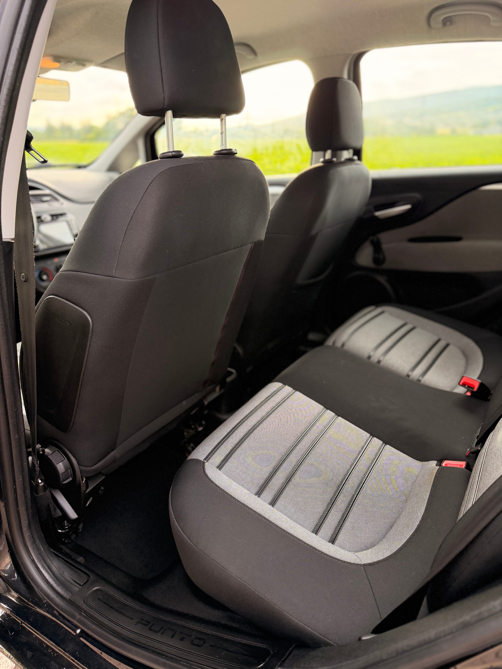 FIAT Punto 1.4 Dynamic ** Digitales Display, Rückfahrkamera, Navigationssystem**-image-27