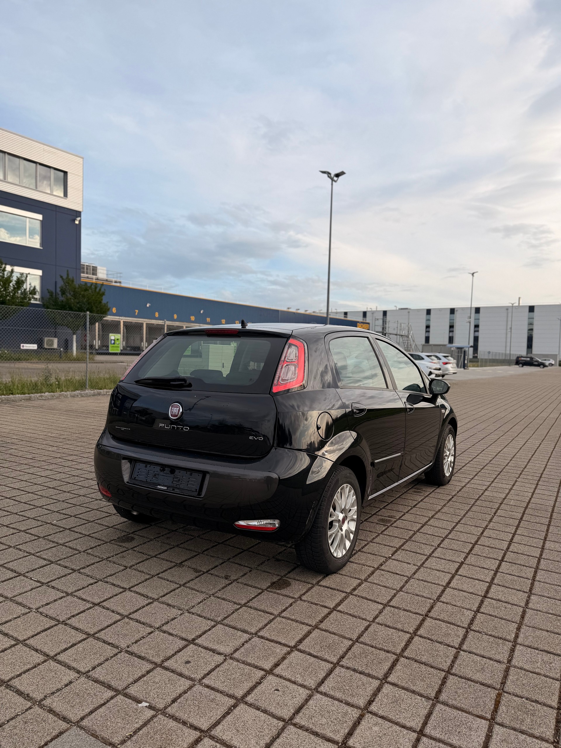 FIAT Punto 1.4 Dynamic ** Digitales Display, Rückfahrkamera, Navigationssystem**-image-7