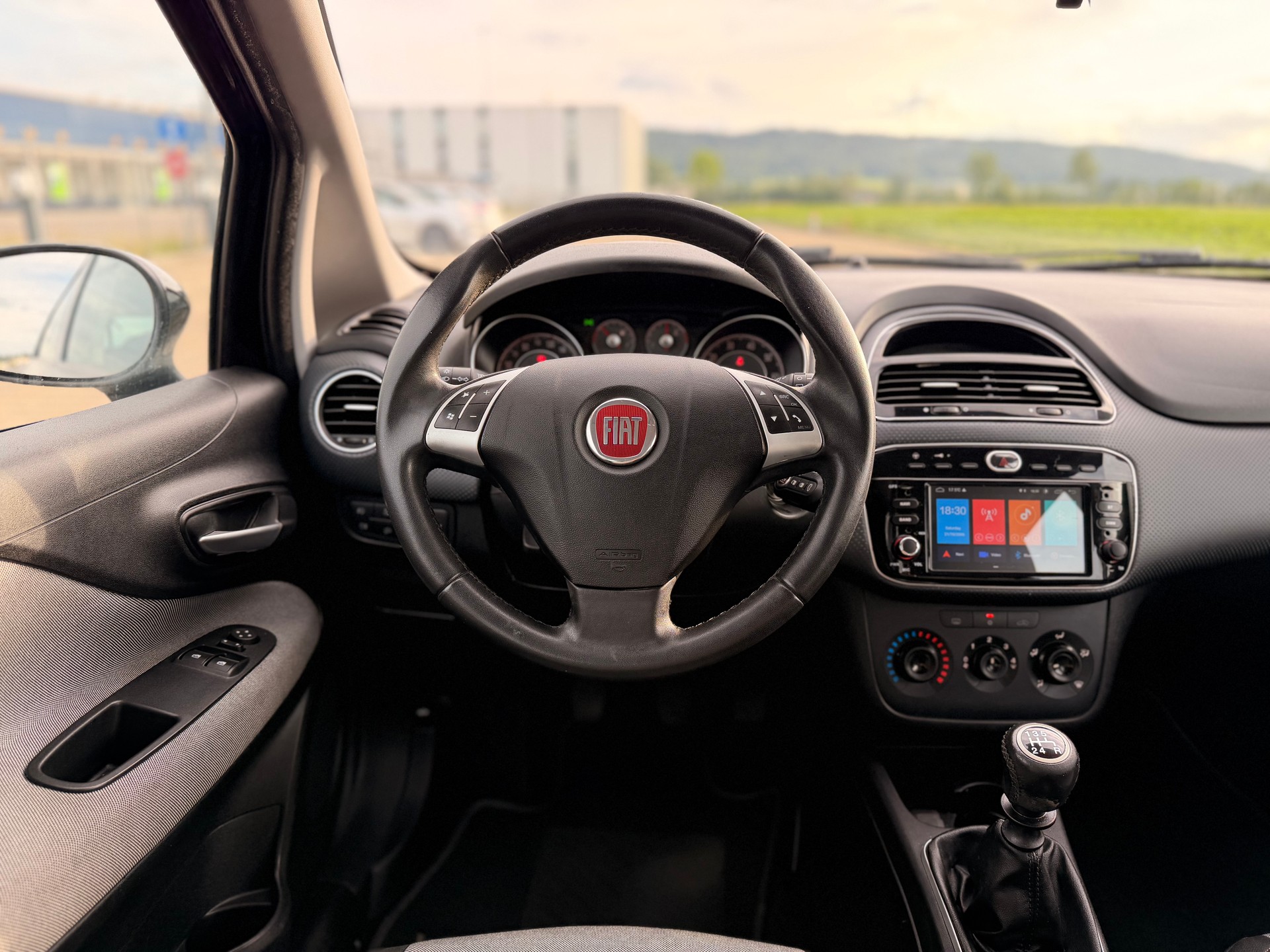 FIAT Punto 1.4 Dynamic ** Digitales Display, Rückfahrkamera, Navigationssystem**-image-15