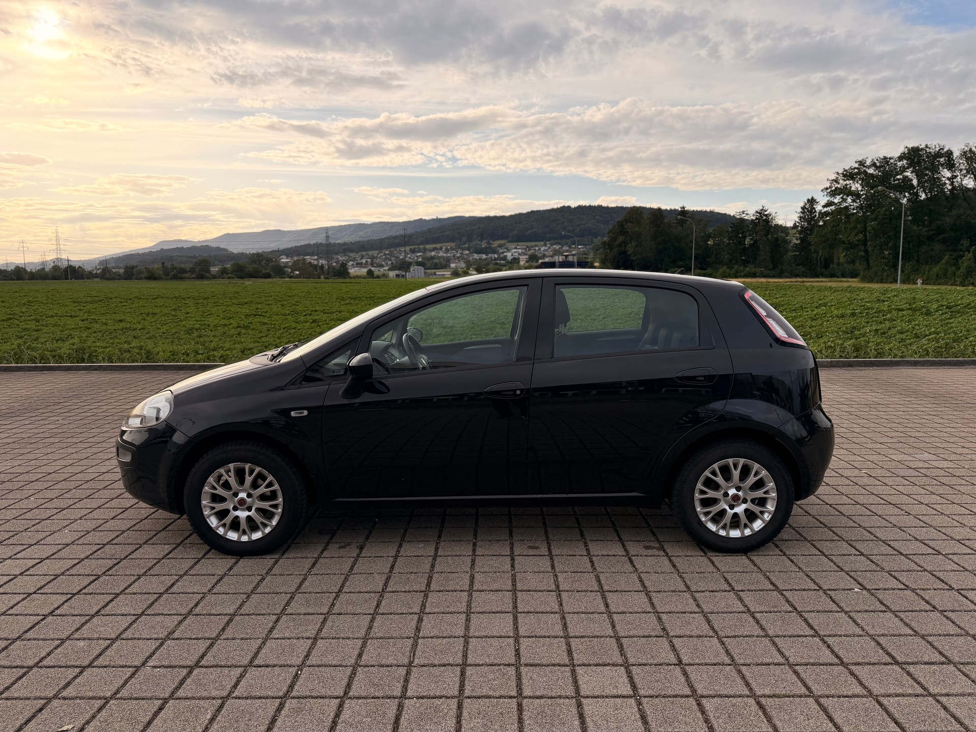 FIAT Punto 1.4 Dynamic ** Digitales Display, Rückfahrkamera, Navigationssystem**-image-13