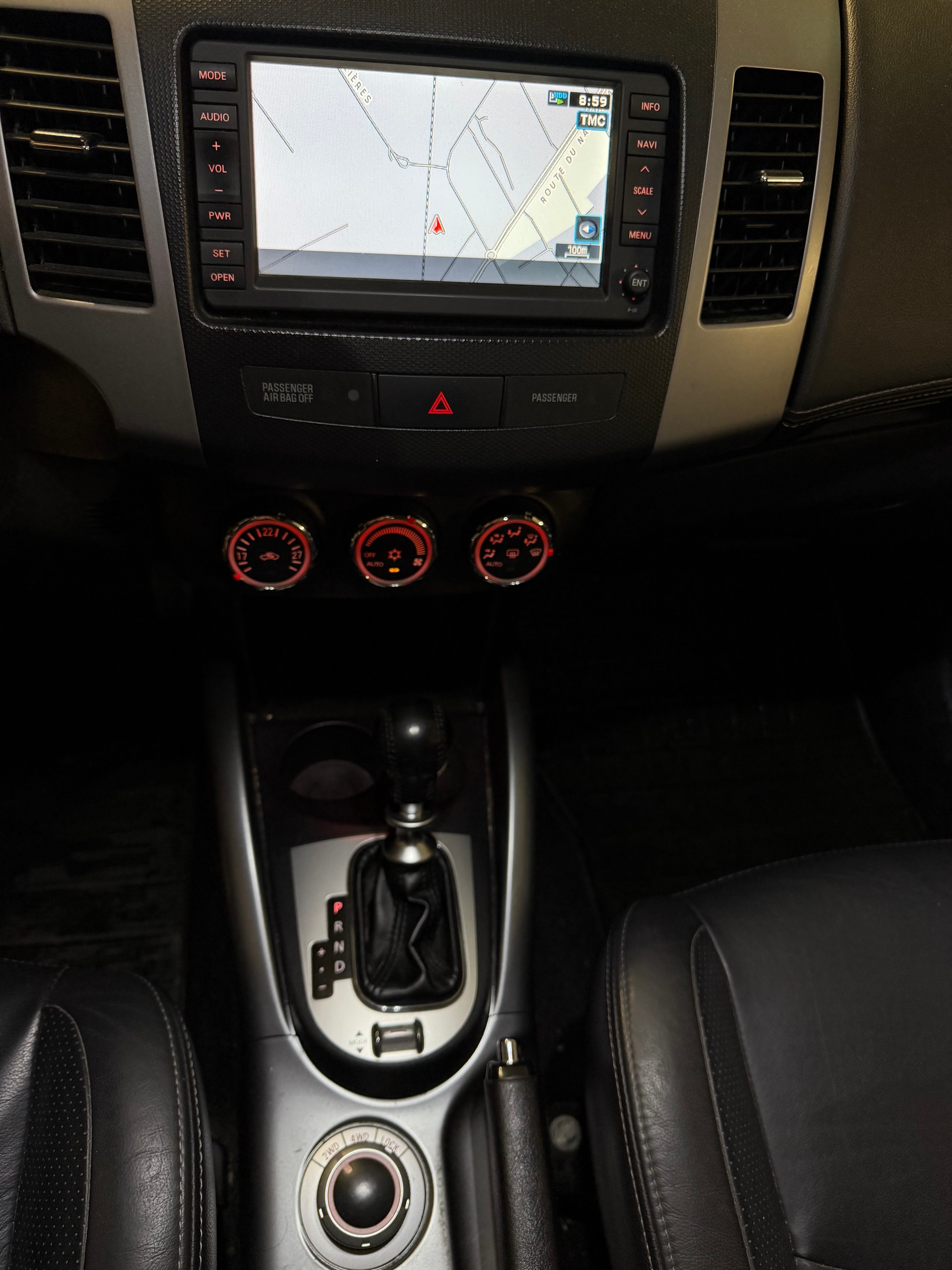 PEUGEOT 4007 2.2 HDi Lion Edition DCS6-image-8