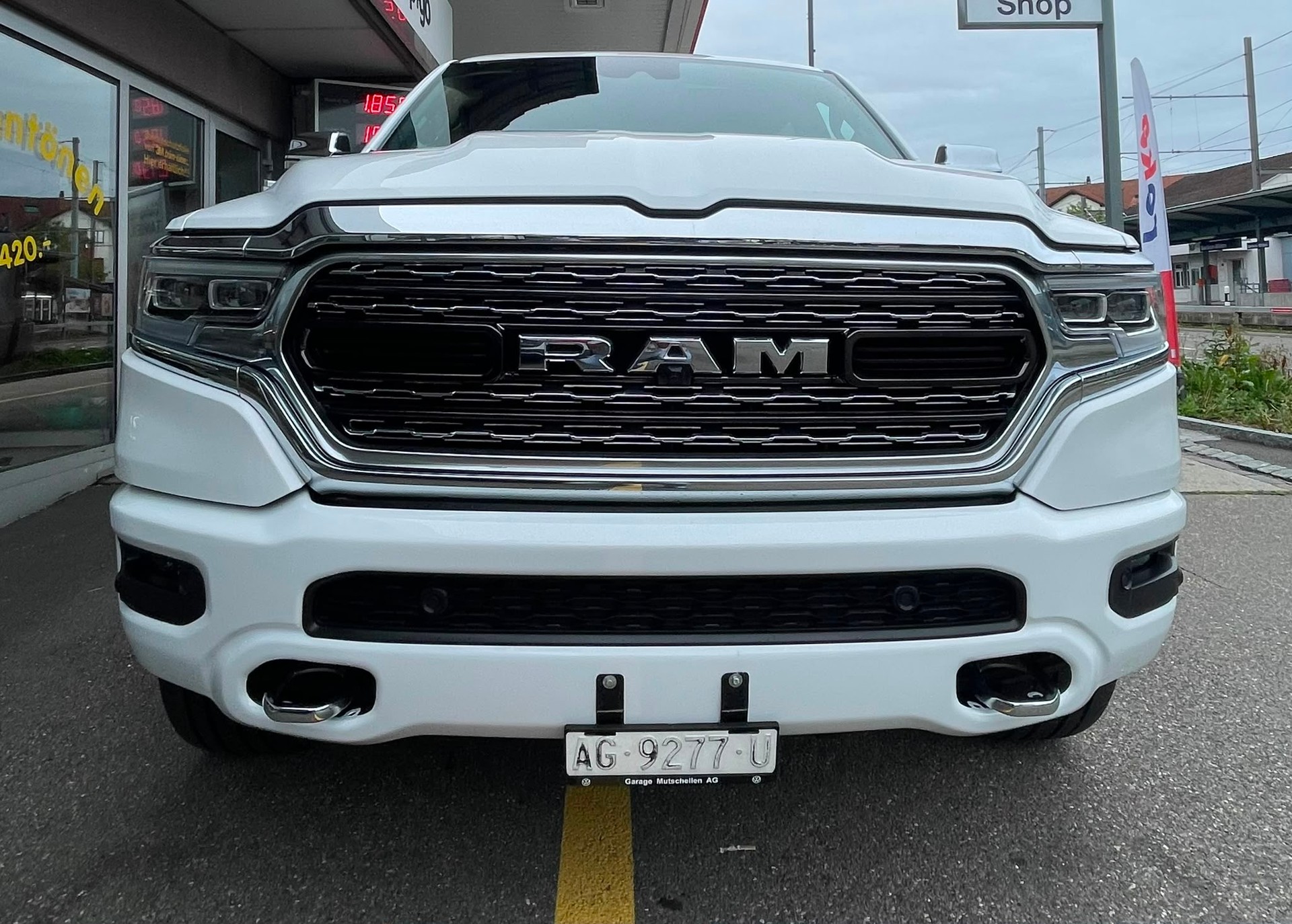 DODGE Facelift Ram 1500 5.7 HEMI MDS VVT Limited AHK 3500 kg-image-3
