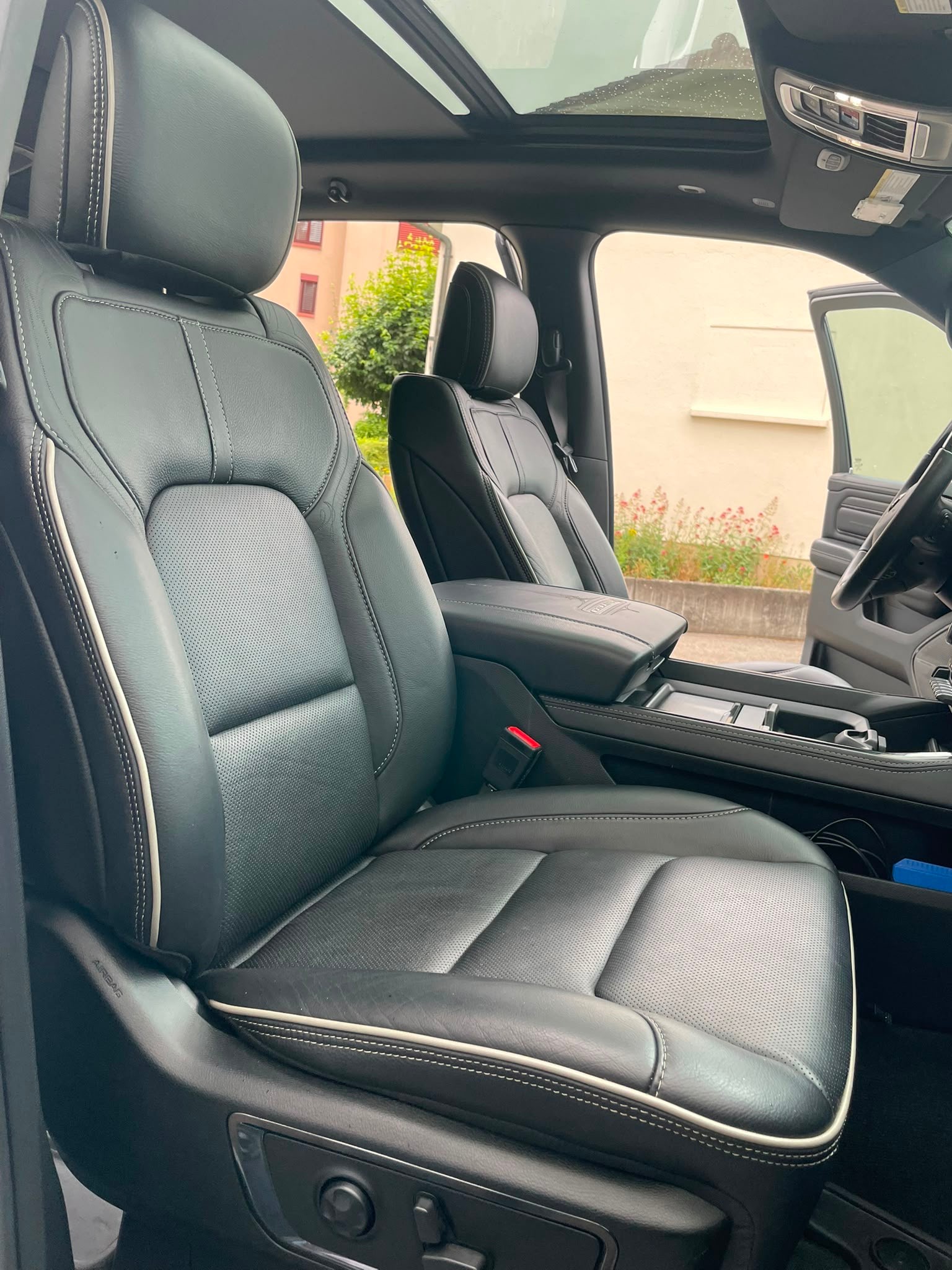 DODGE Facelift Ram 1500 5.7 HEMI MDS VVT Limited AHK 3500 kg-image-12