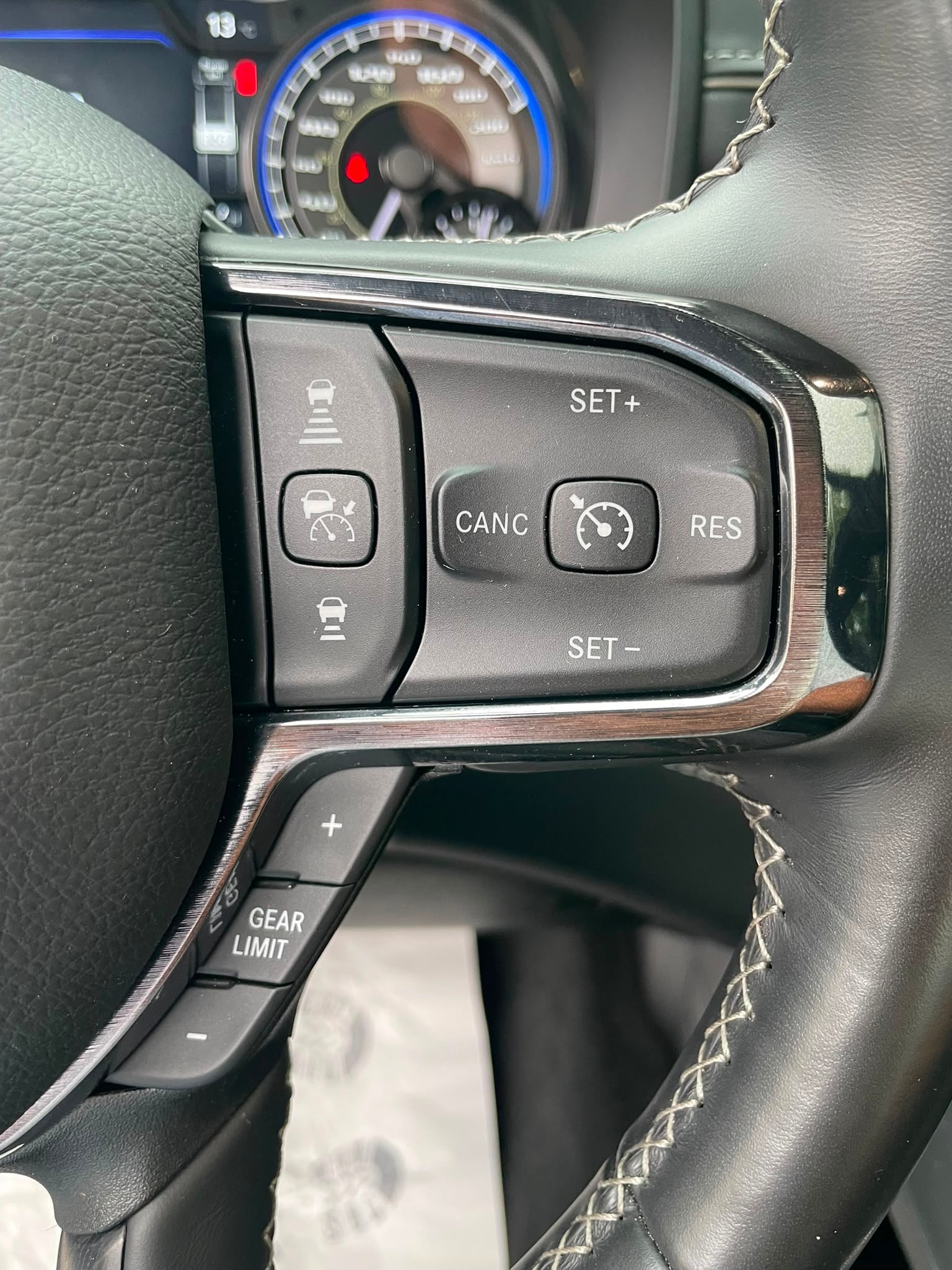 DODGE Facelift Ram 1500 5.7 HEMI MDS VVT Limited AHK 3500 kg-image-8