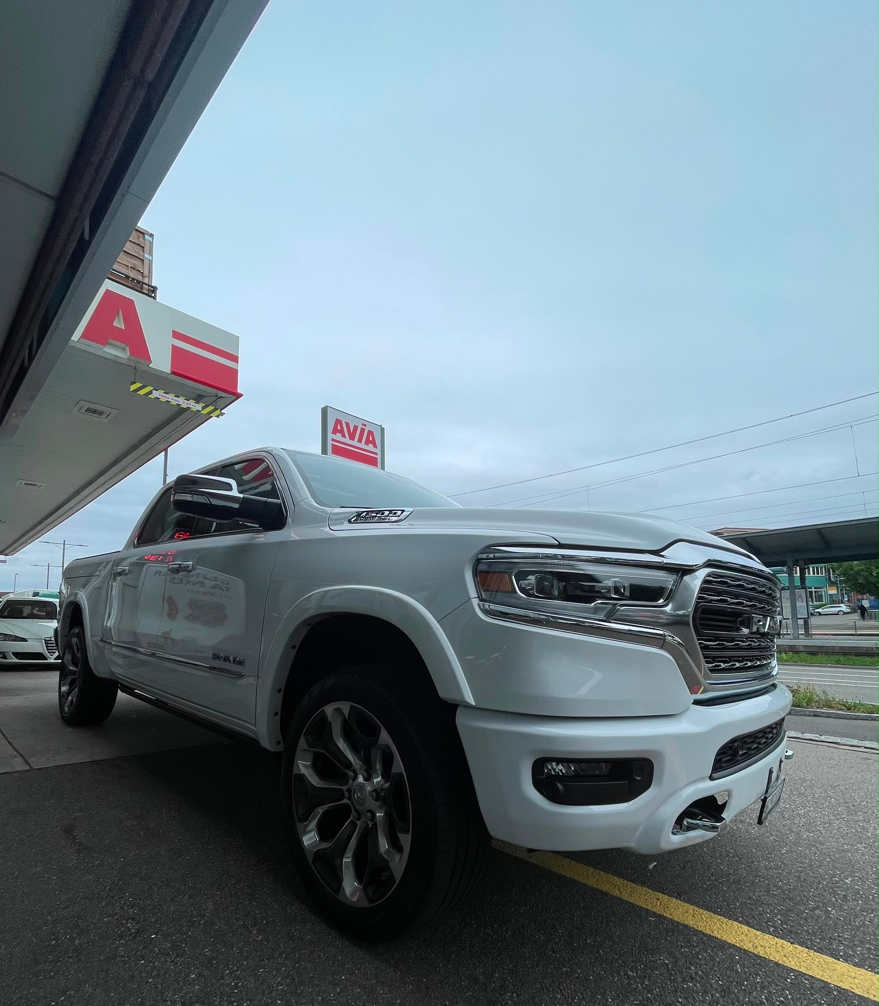 DODGE Facelift Ram 1500 5.7 HEMI MDS VVT Limited AHK 3500 kg-image-1