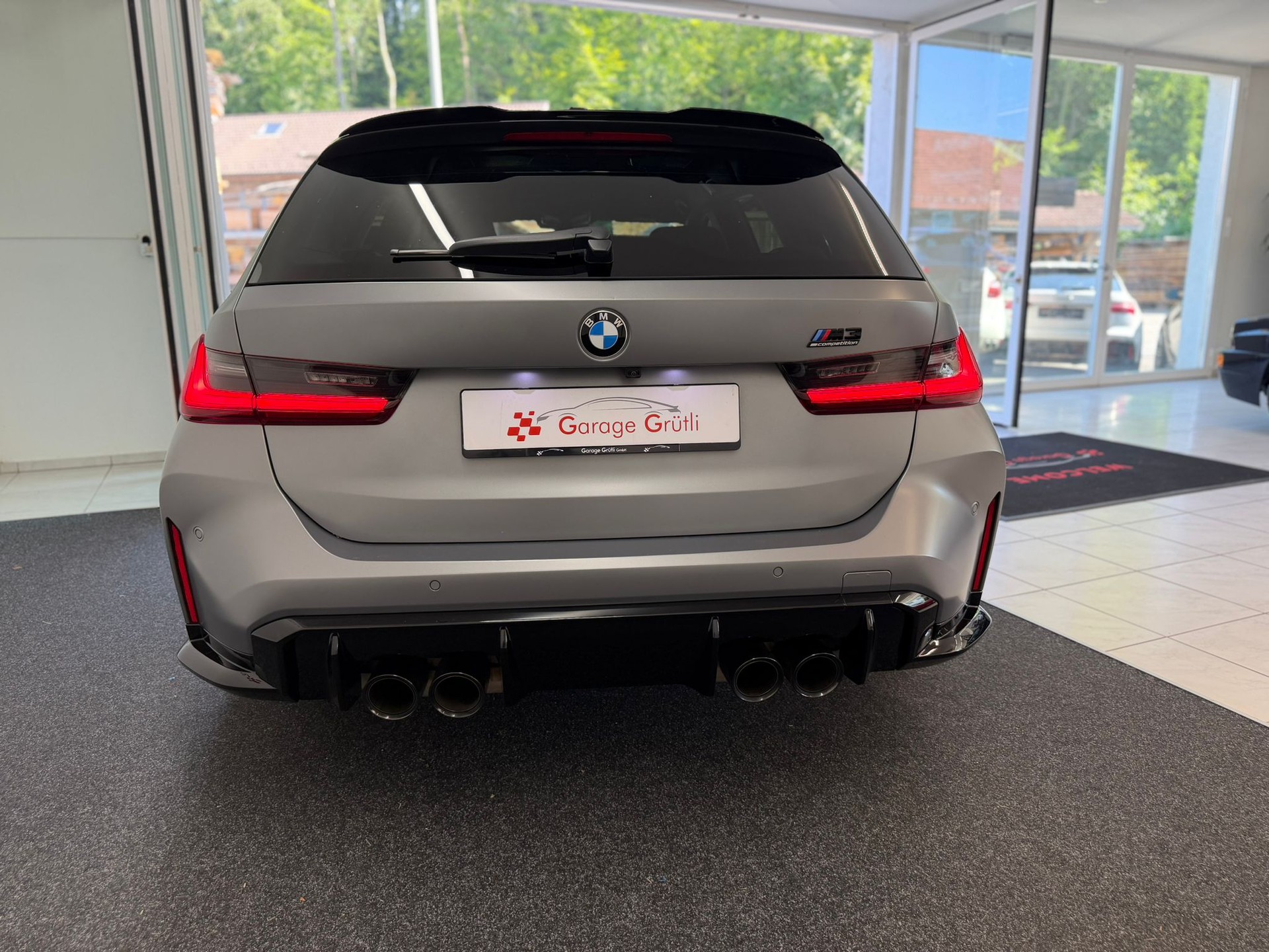 BMW M3 Touring xDrive Competition M-showroom-element-2
