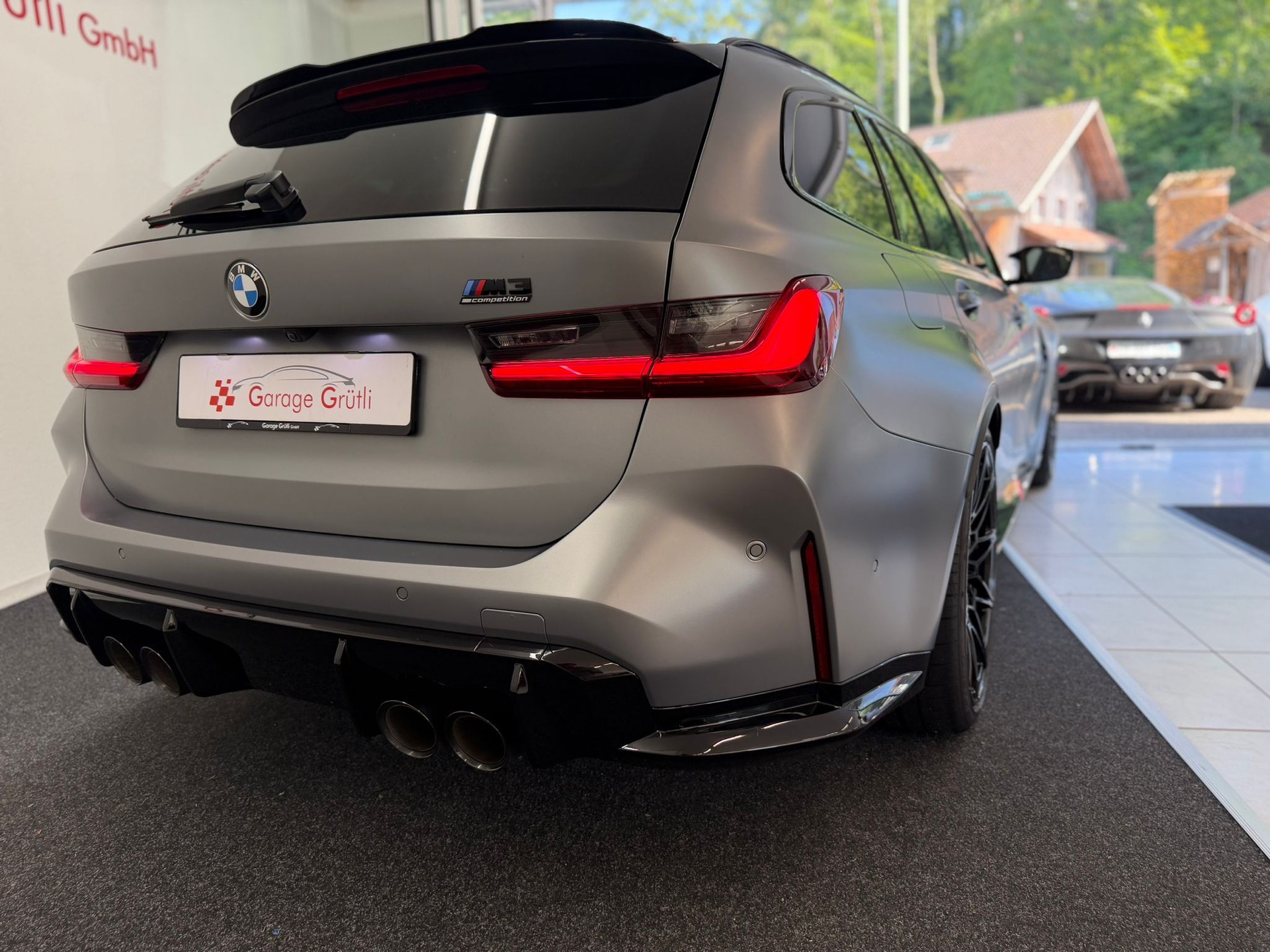 BMW M3 Touring xDrive Competition M-showroom-element-1
