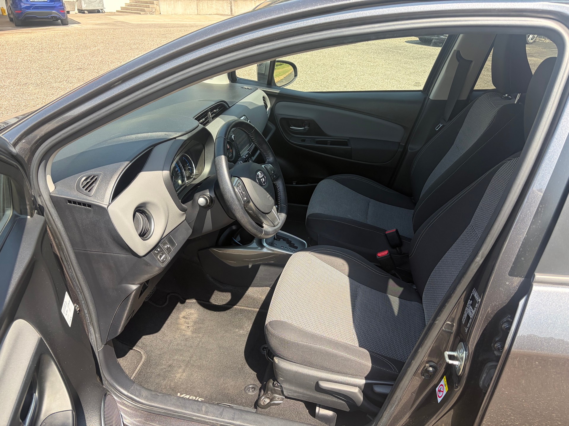 TOYOTA Yaris 1.5 VVT-i Hybrid Trend e-CVT-image-6