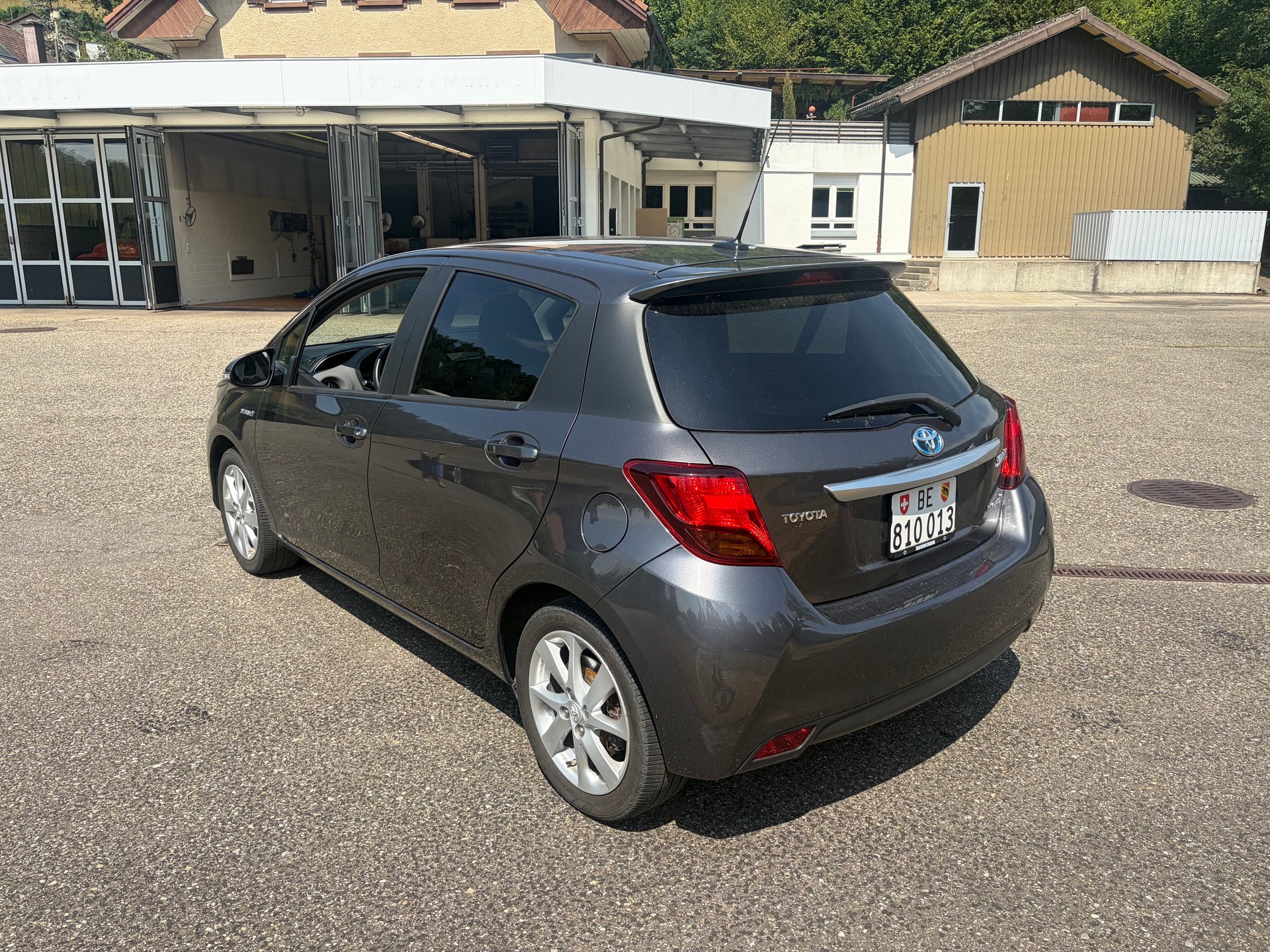 TOYOTA Yaris 1.5 VVT-i Hybrid Trend e-CVT-showroom-element-2