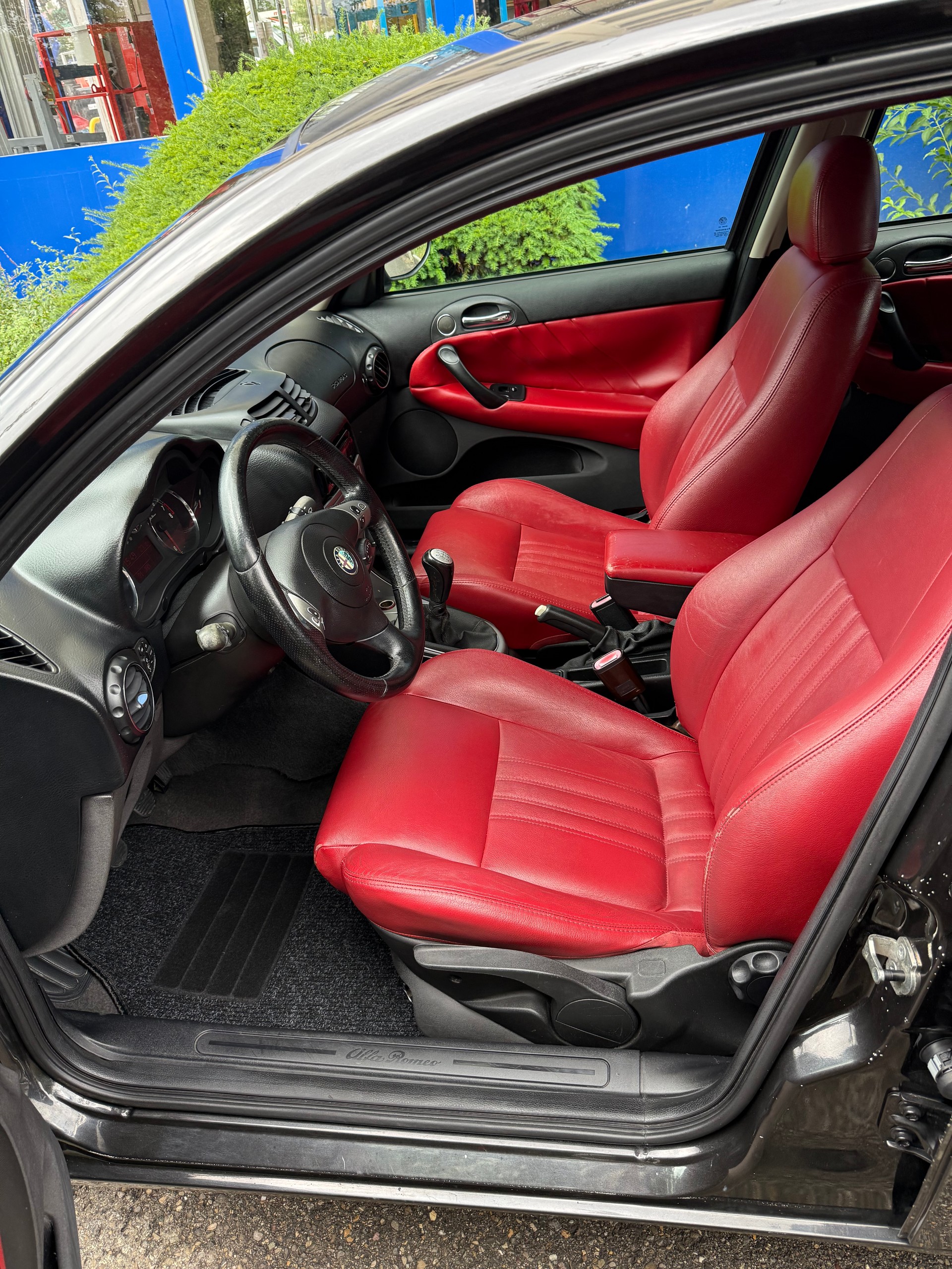 ALFA ROMEO 147 1.6 TS 16V VIP Edition-image-5