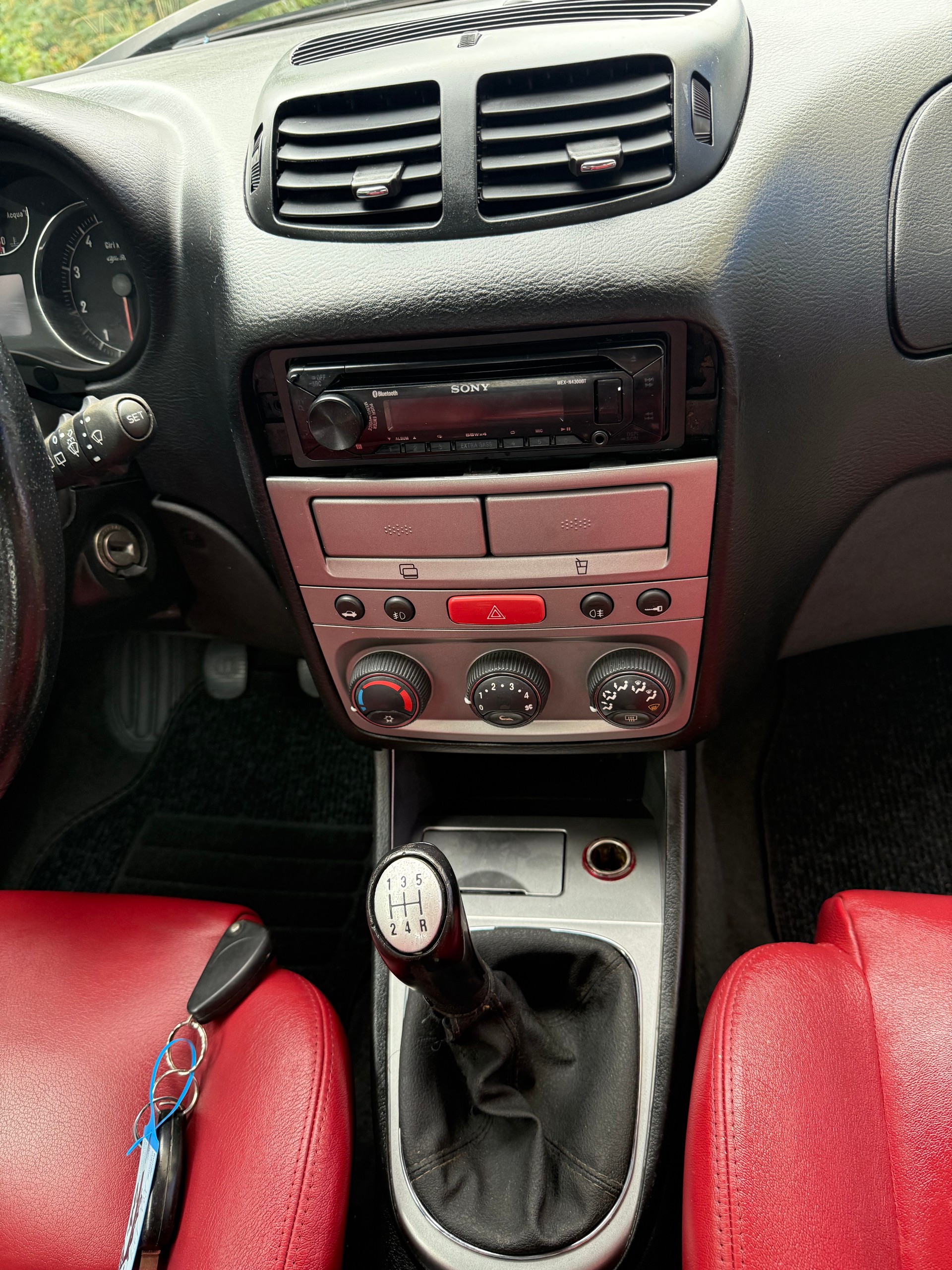 ALFA ROMEO 147 1.6 TS 16V VIP Edition-image-10
