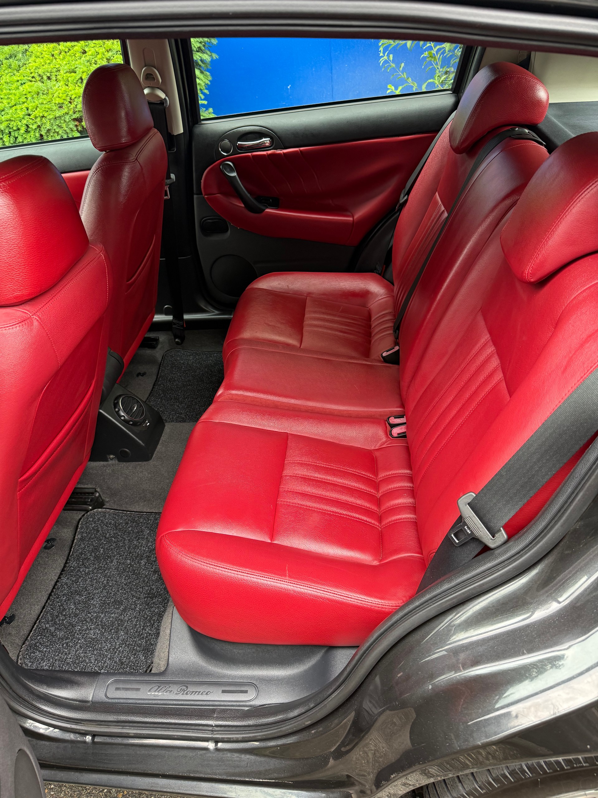 ALFA ROMEO 147 1.6 TS 16V VIP Edition-image-9
