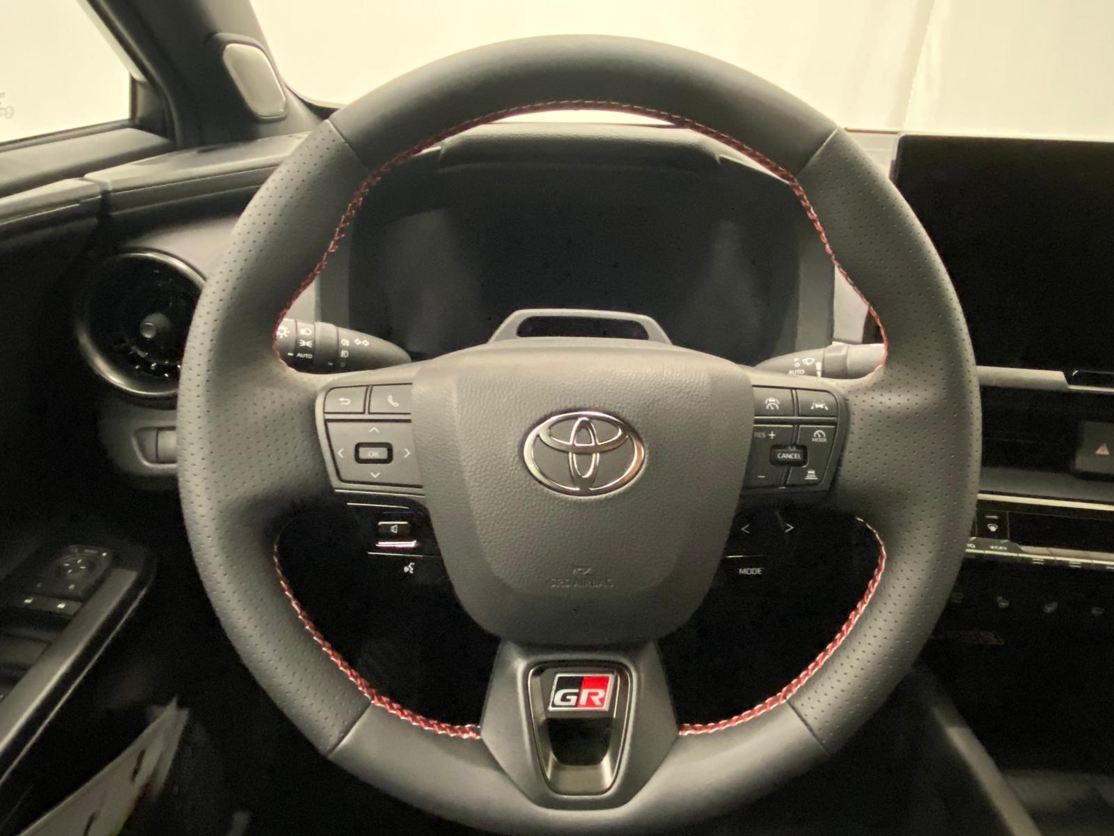TOYOTA C-HR 2.0 PHEV GR Sport-image-11