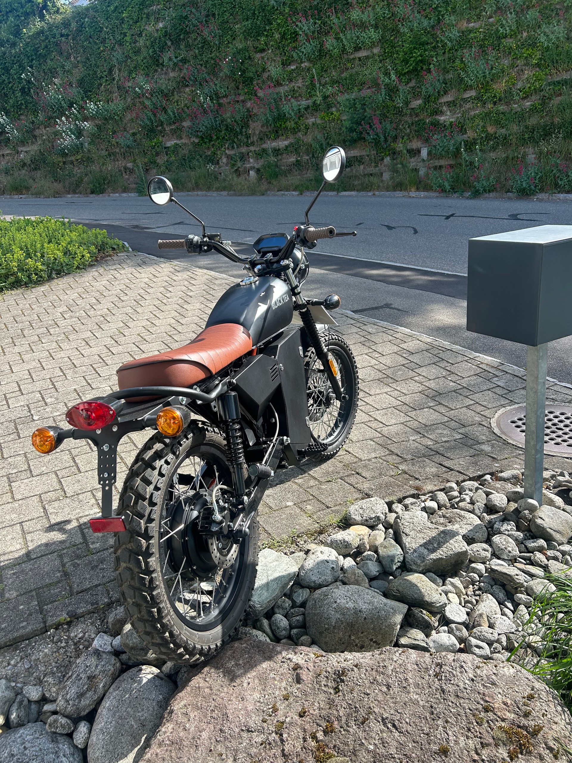 BLACK TEA MOTORBIKES BF-image-2