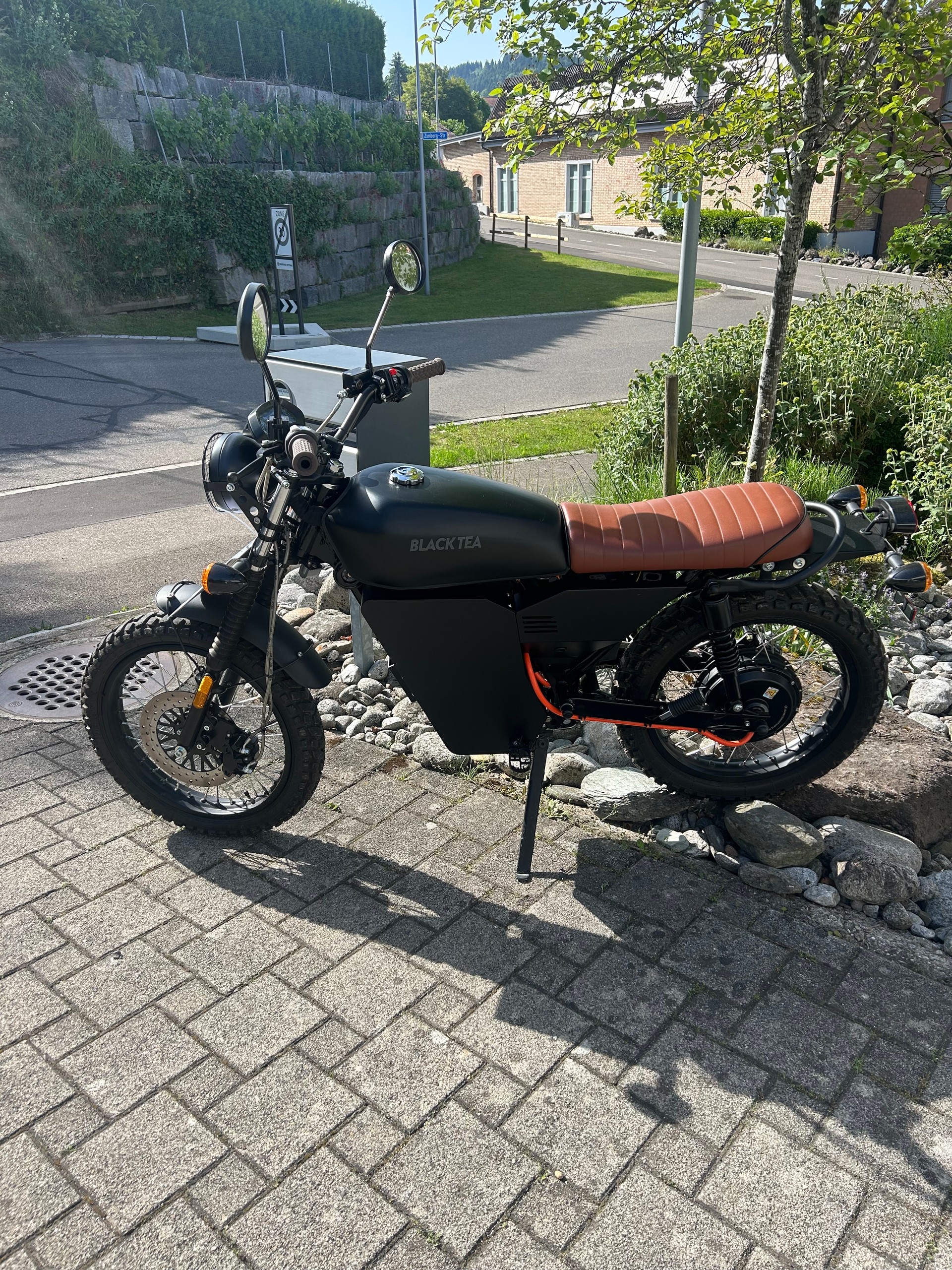BLACK TEA MOTORBIKES BF-image-0