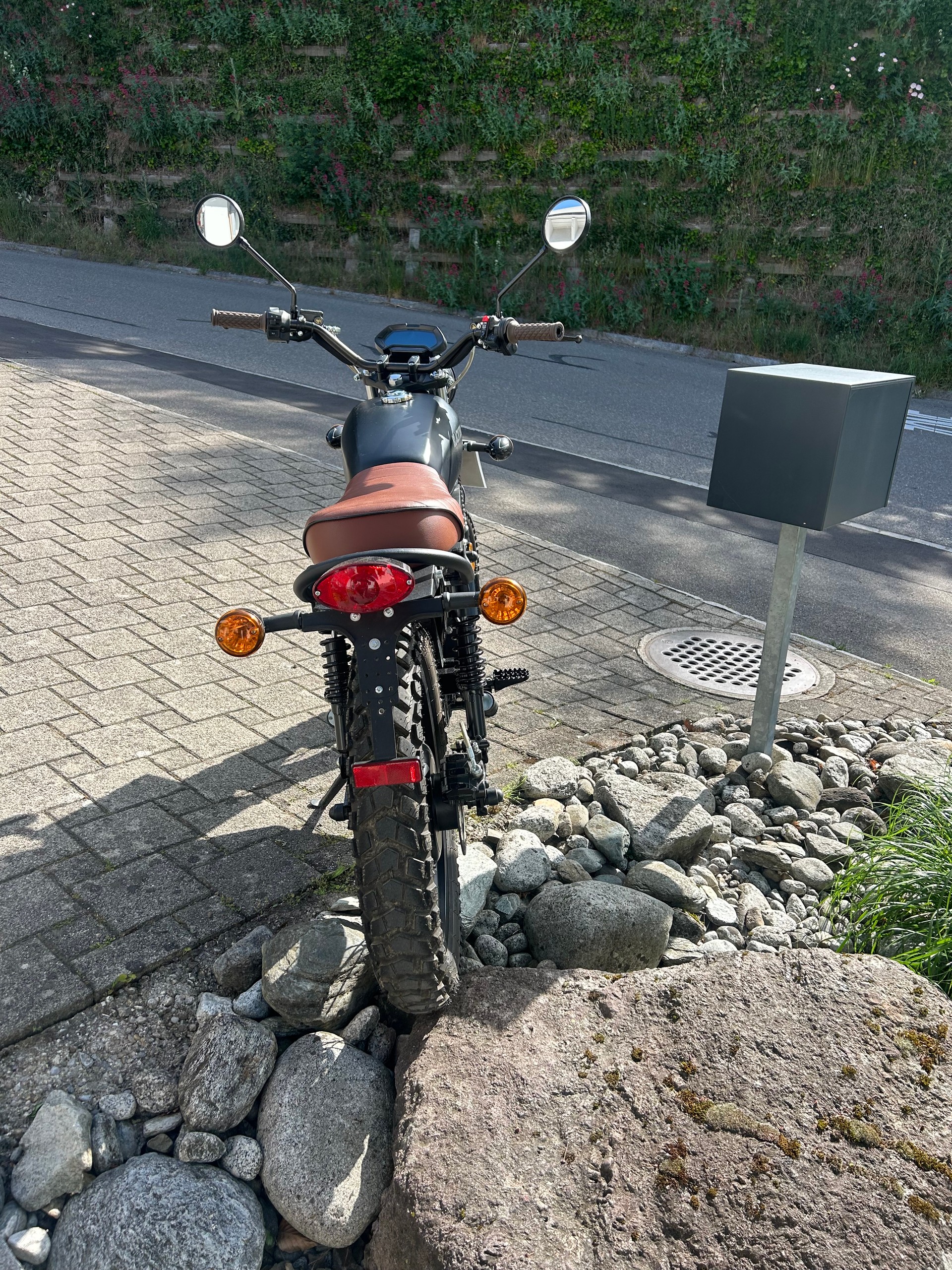BLACK TEA MOTORBIKES BF-image-1