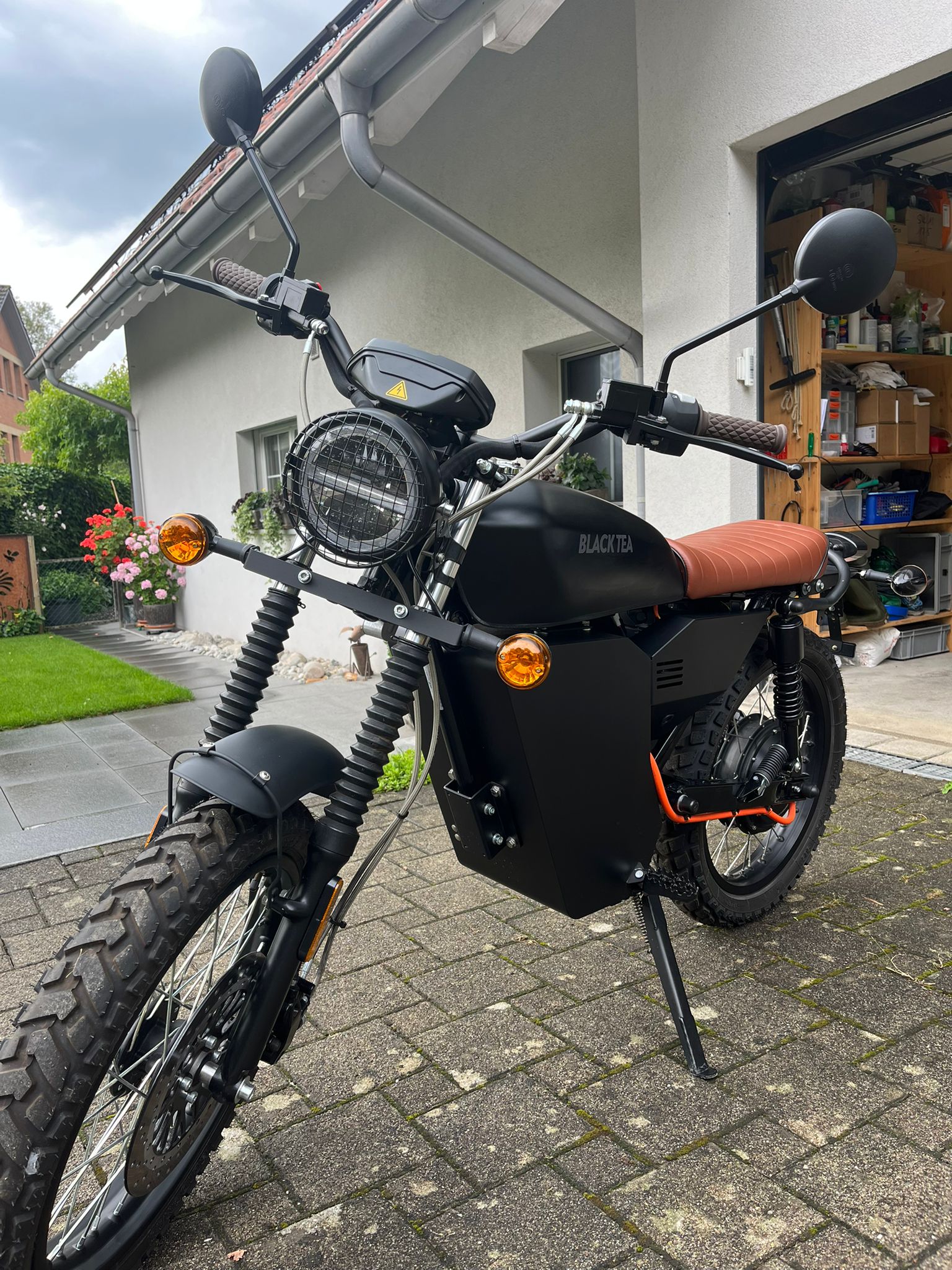 BLACK TEA MOTORBIKES BF-image-4