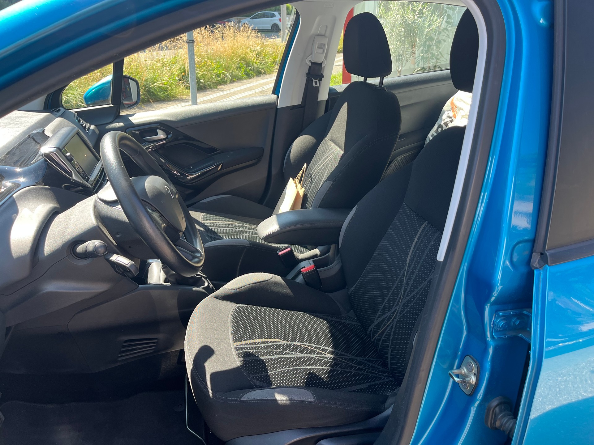 PEUGEOT 208 1.4 VTI Active-image-9