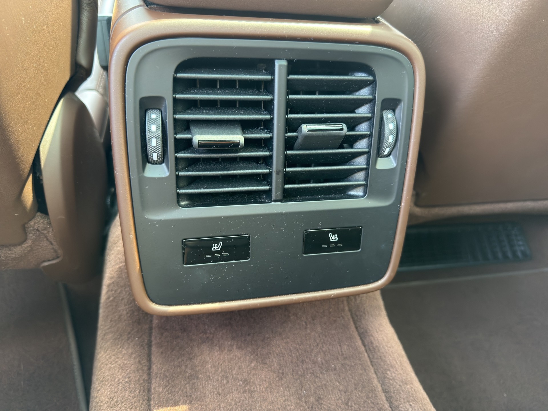 PORSCHE Taycan 4S-image-14