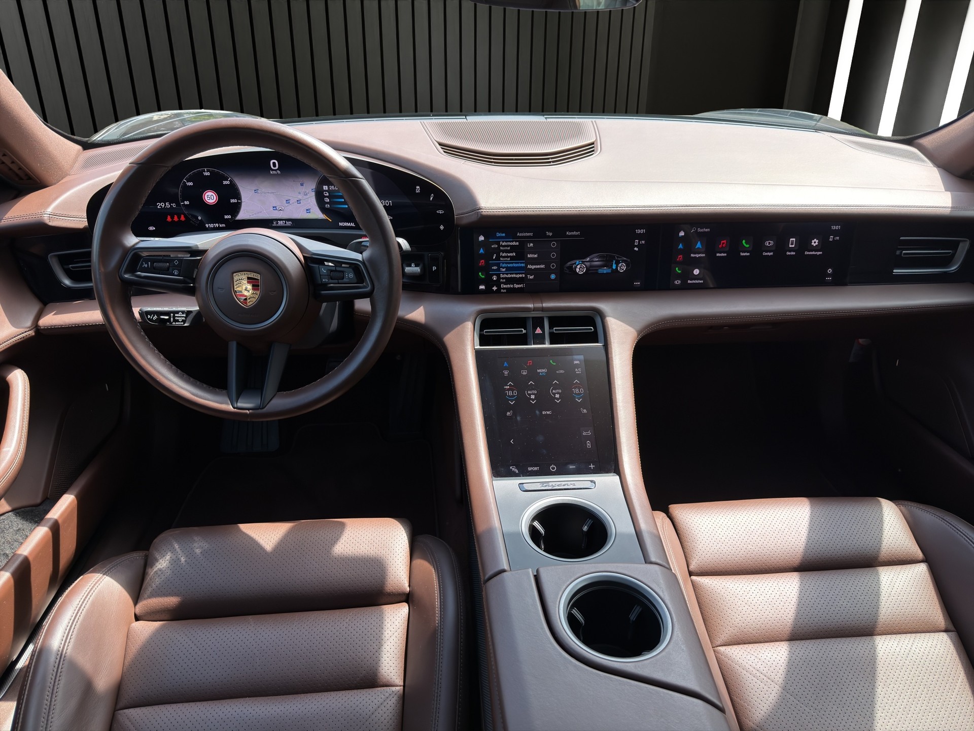PORSCHE Taycan 4S-image-12
