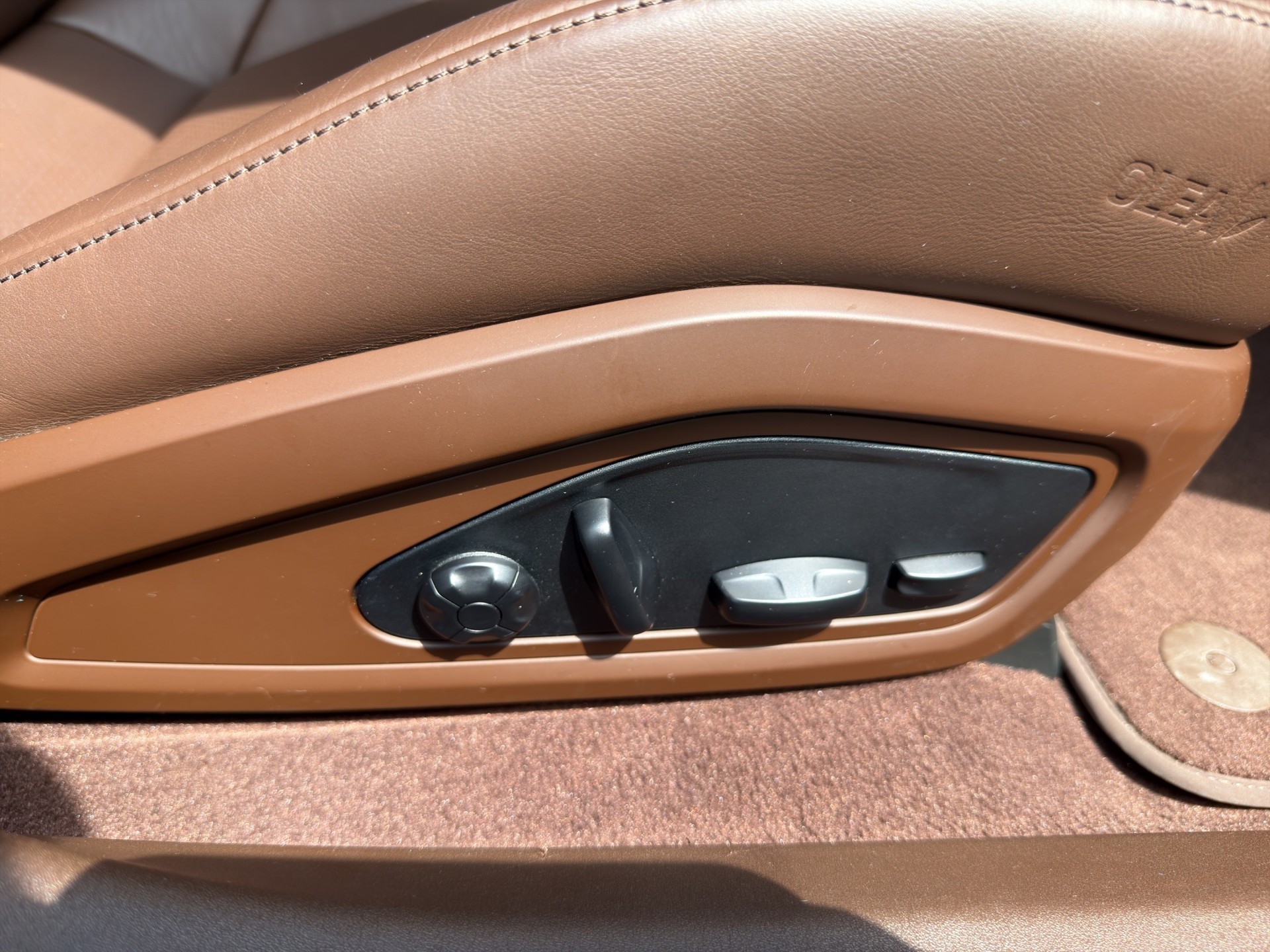 PORSCHE Taycan 4S-image-17