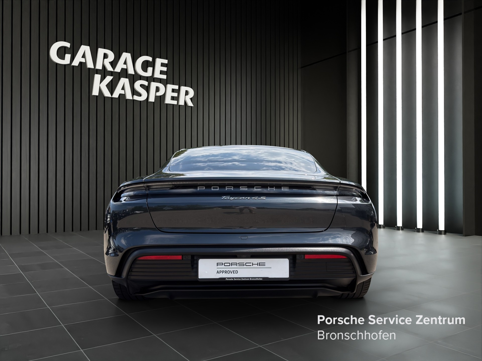 PORSCHE Taycan 4S-showroom-element-3