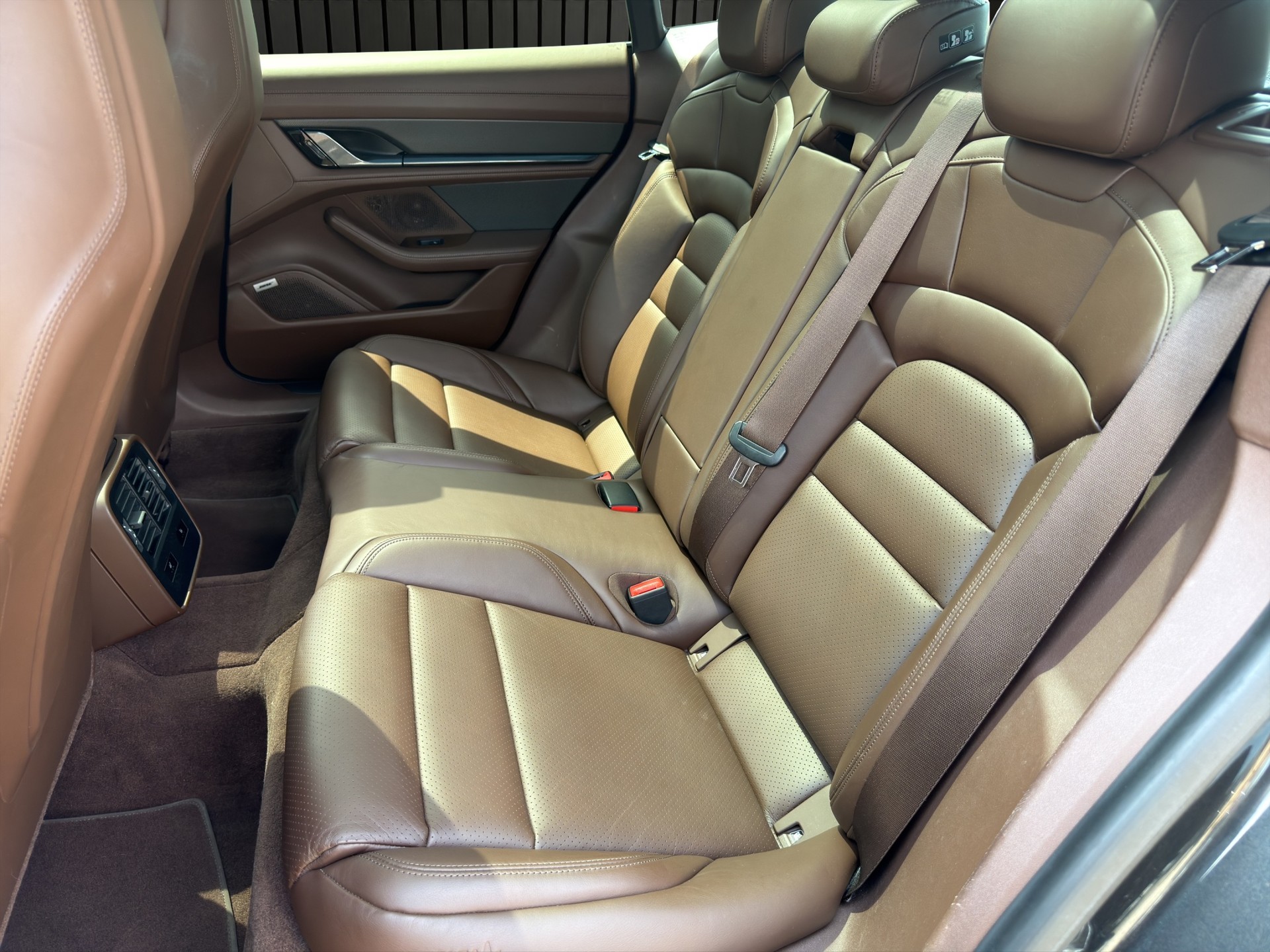 PORSCHE Taycan 4S-image-11