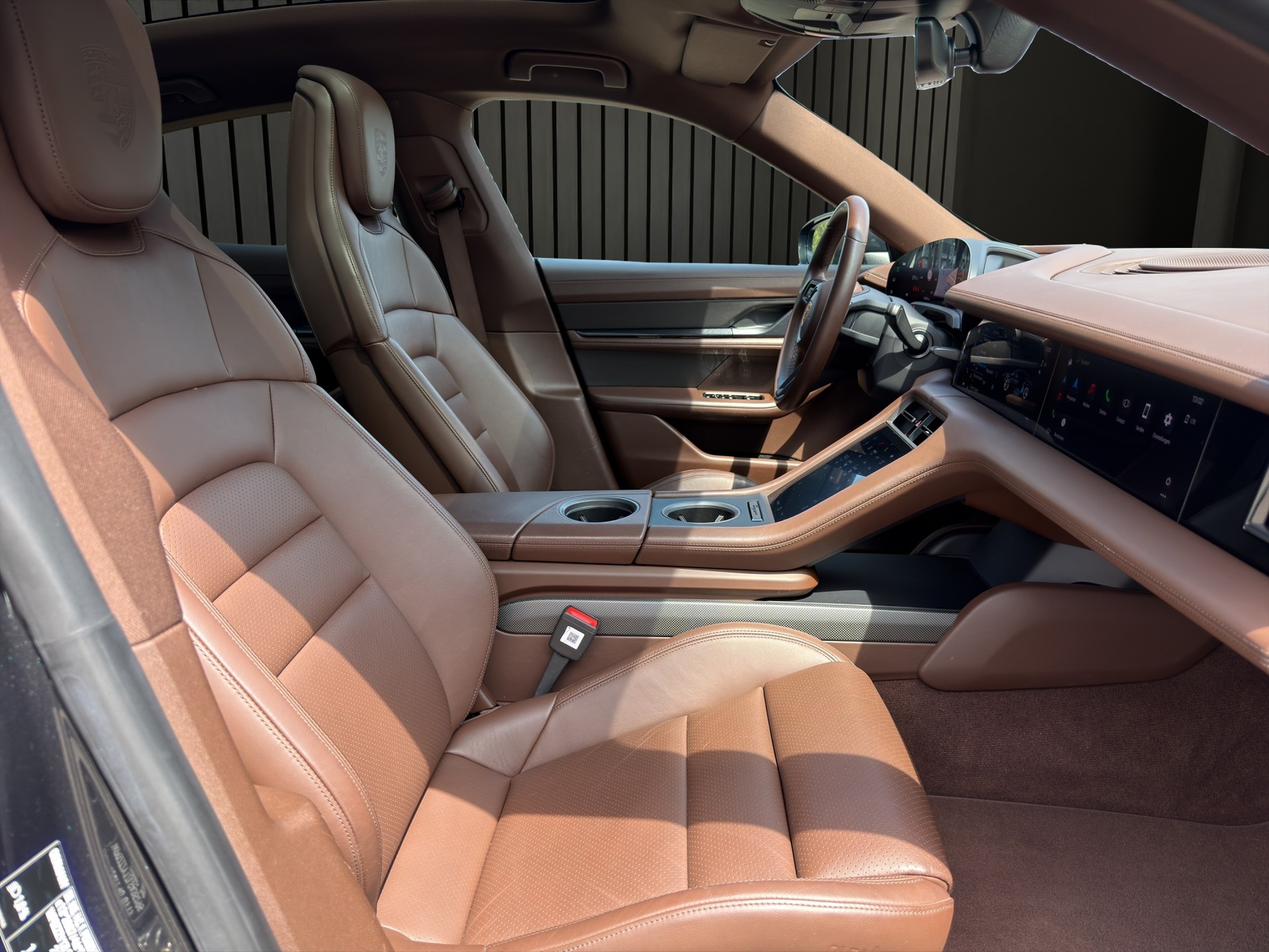 PORSCHE Taycan 4S-image-15