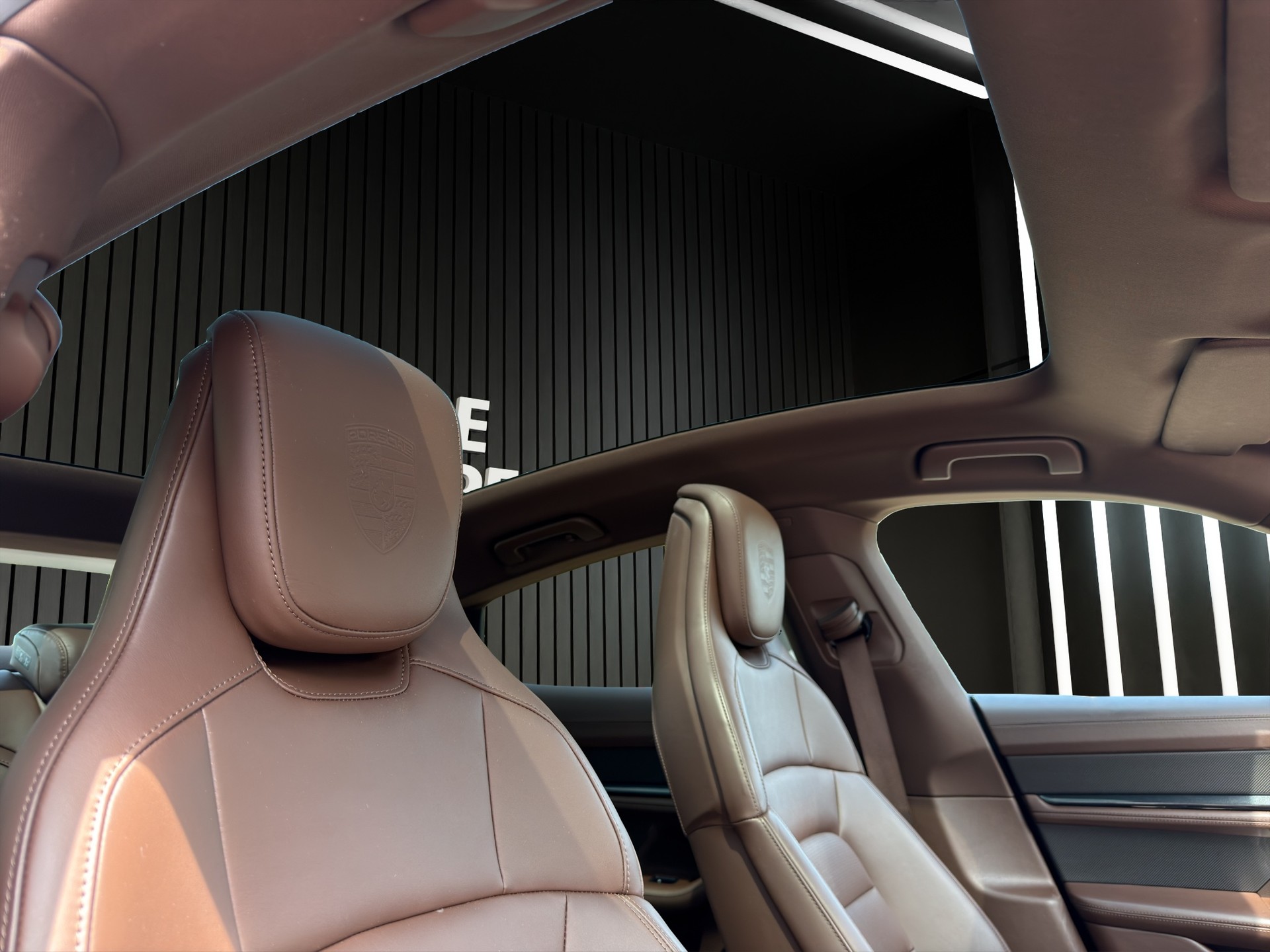 PORSCHE Taycan 4S-image-16