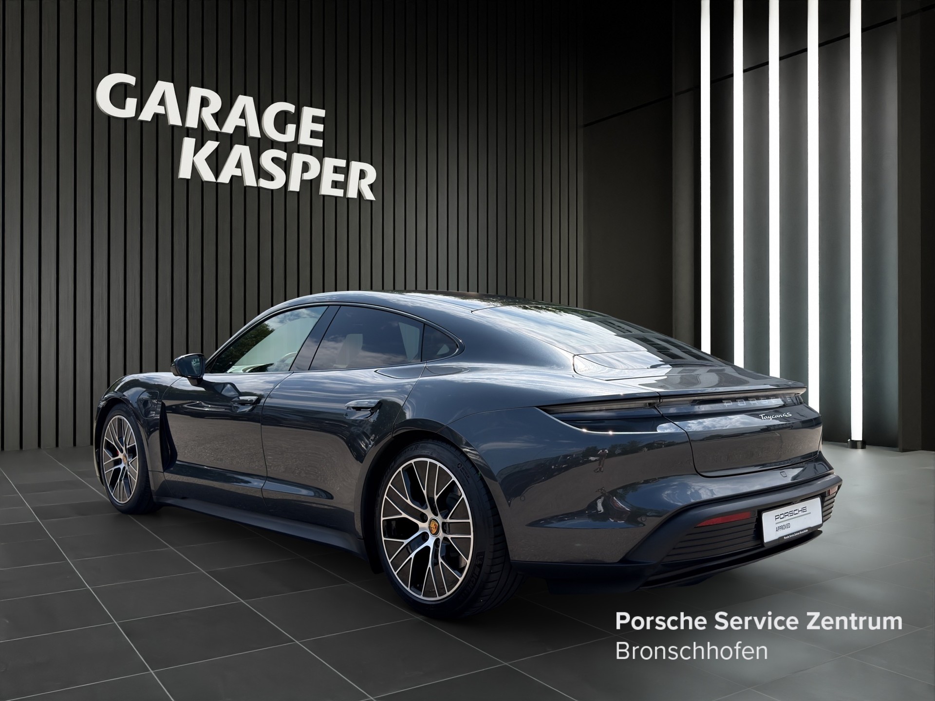 PORSCHE Taycan 4S-showroom-element-2