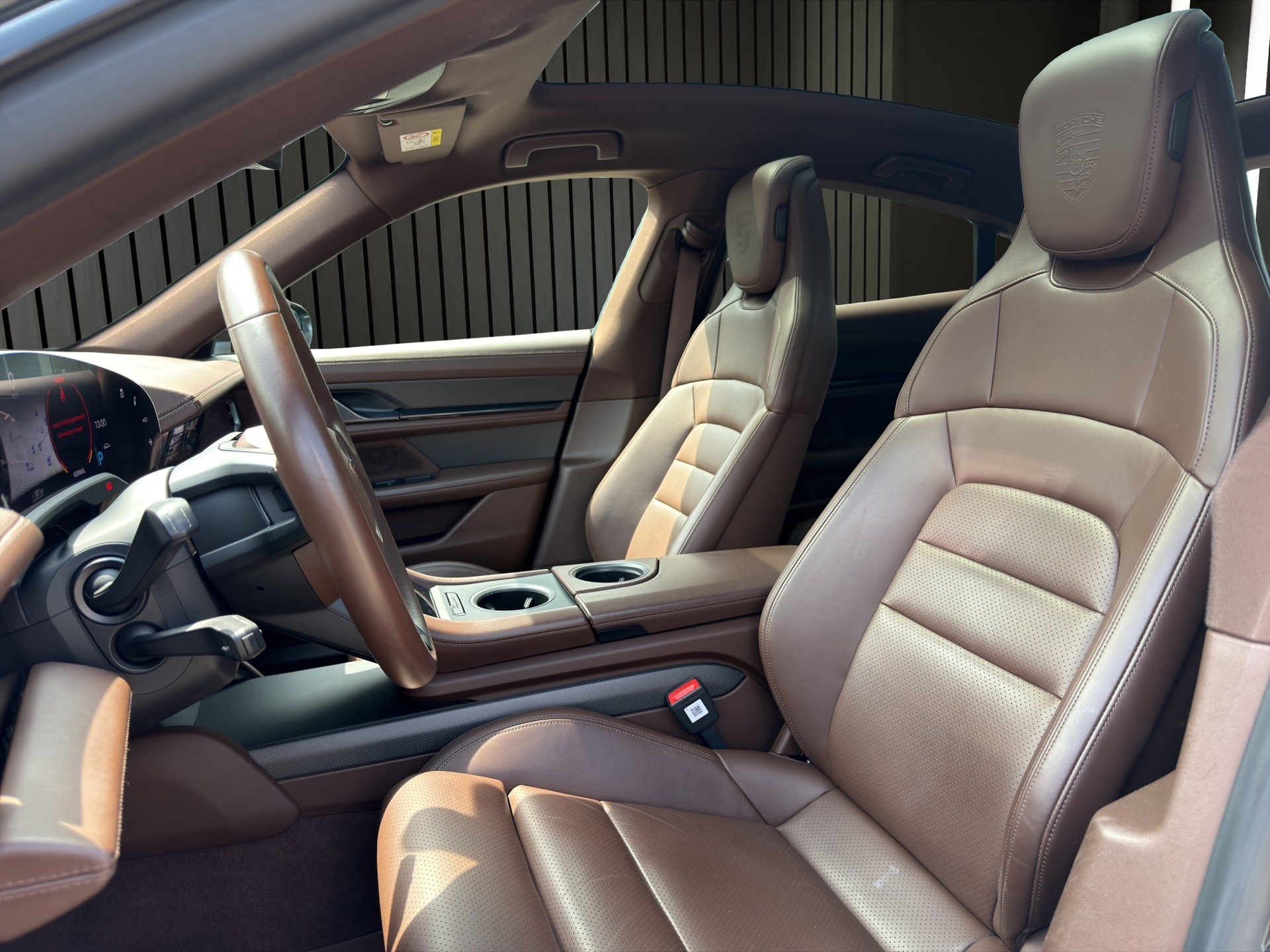 PORSCHE Taycan 4S-image-8