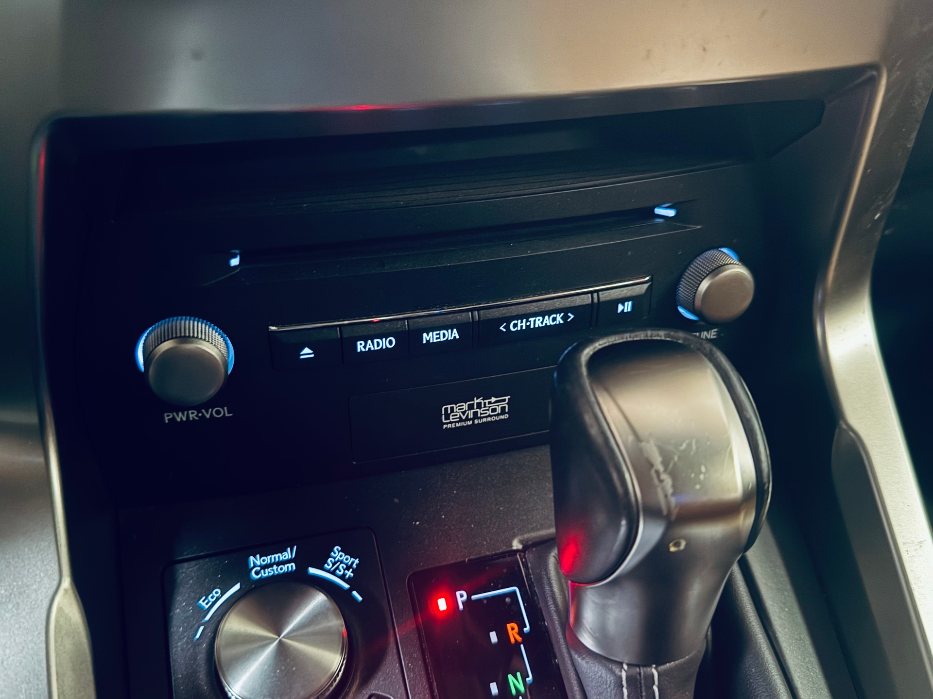 LEXUS NX 300h Excellence E-Four Automatic-image-23