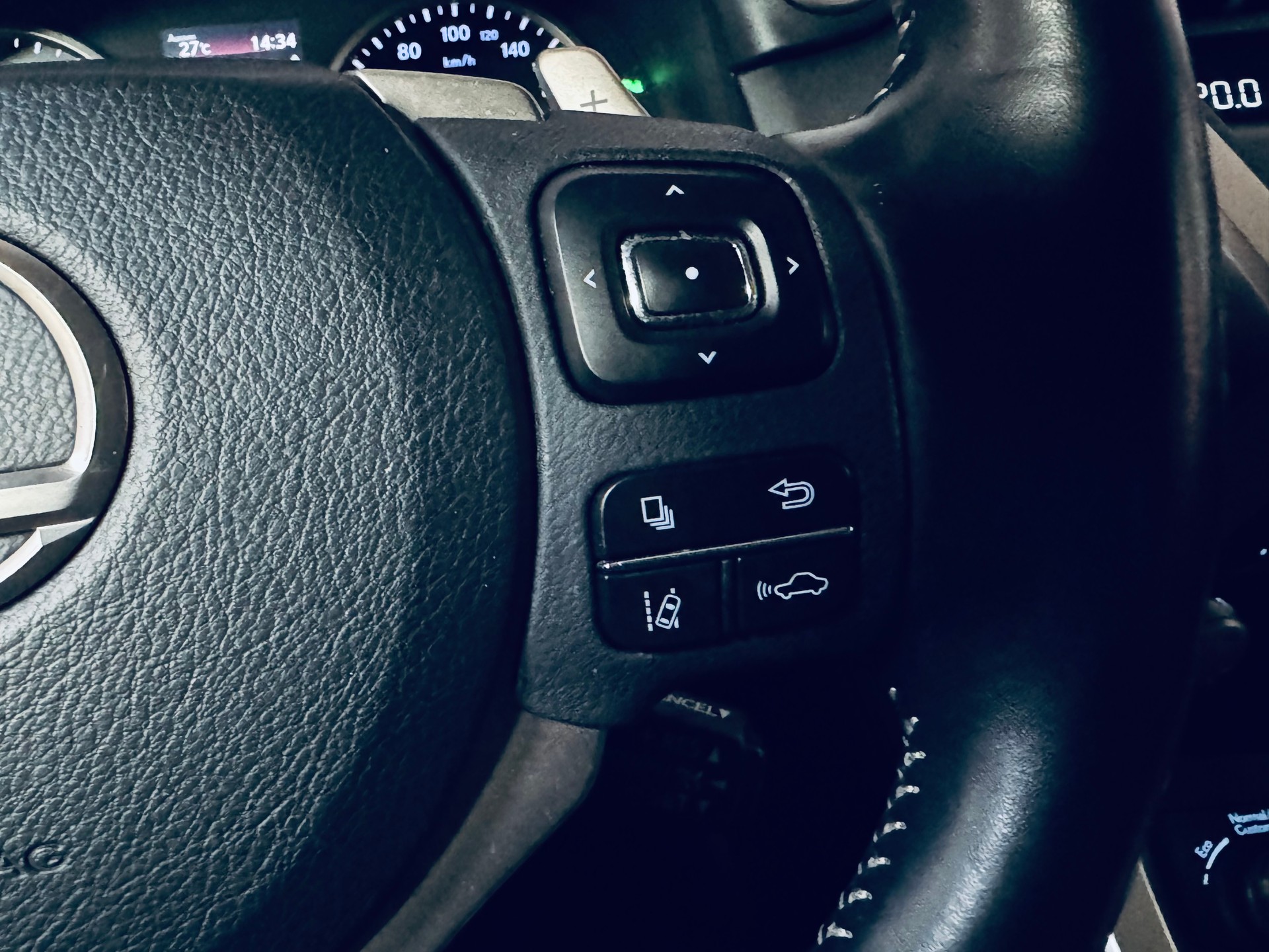 LEXUS NX 300h Excellence E-Four Automatic-image-25